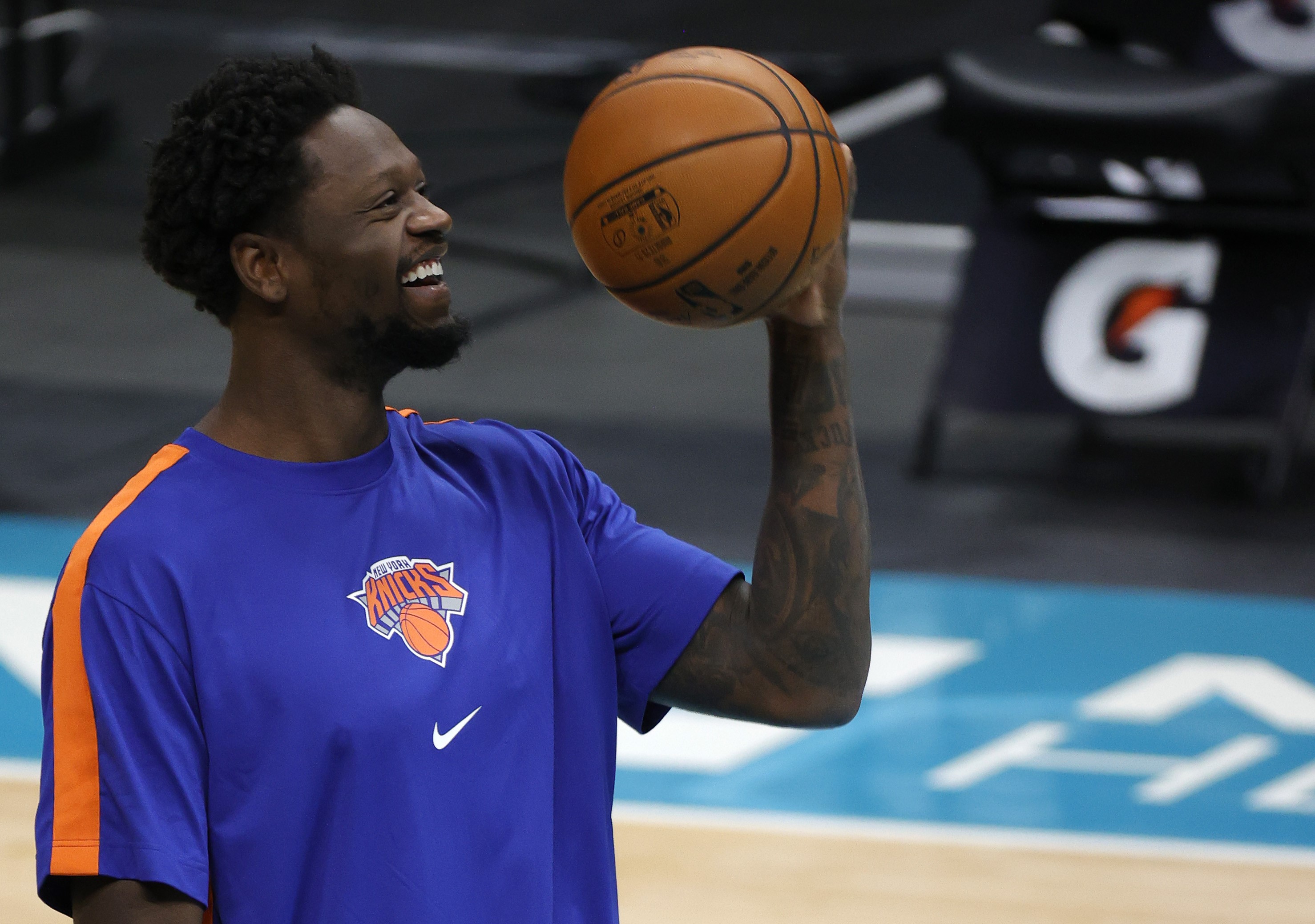 Bertandang ke TD Garden, Boston, Amerika Serikat, Julius Randle menyumbangkan double-double untuk Knicks..