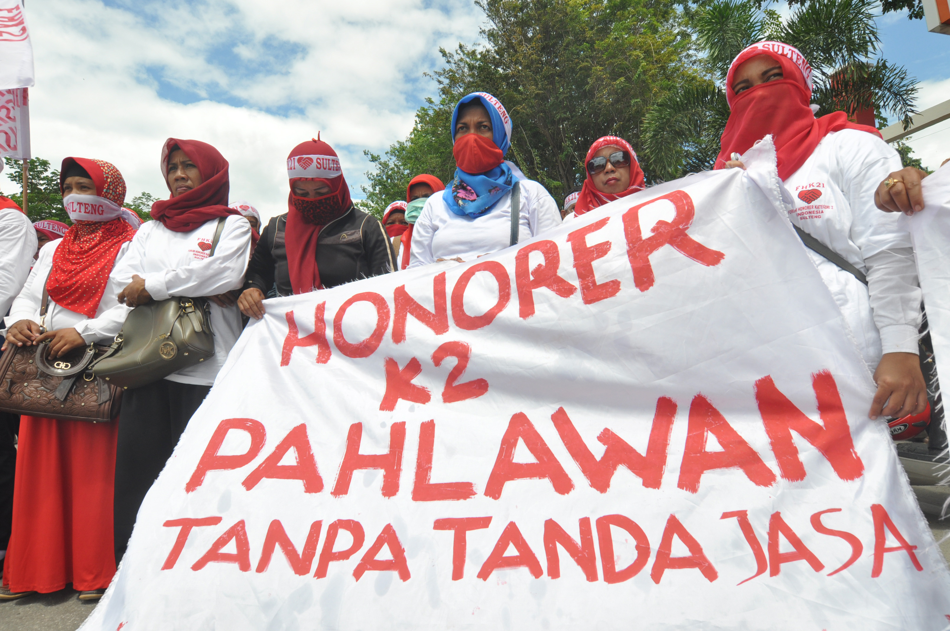 DPR dan Pemerintah Berbeda Pandangan Terkait Honorer