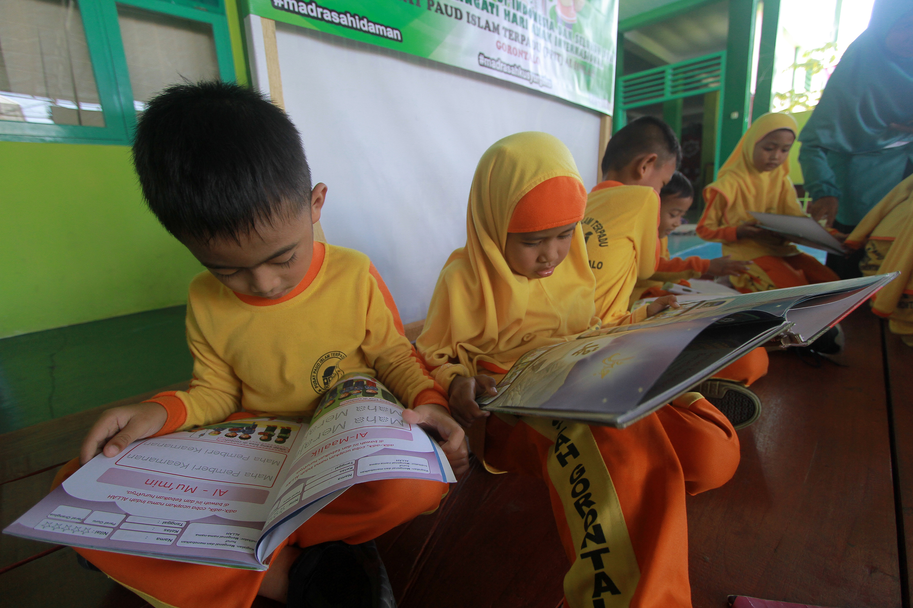 Pendidikan karakter sejak dini akan melahirkan siswa yang berbudi pekerti.