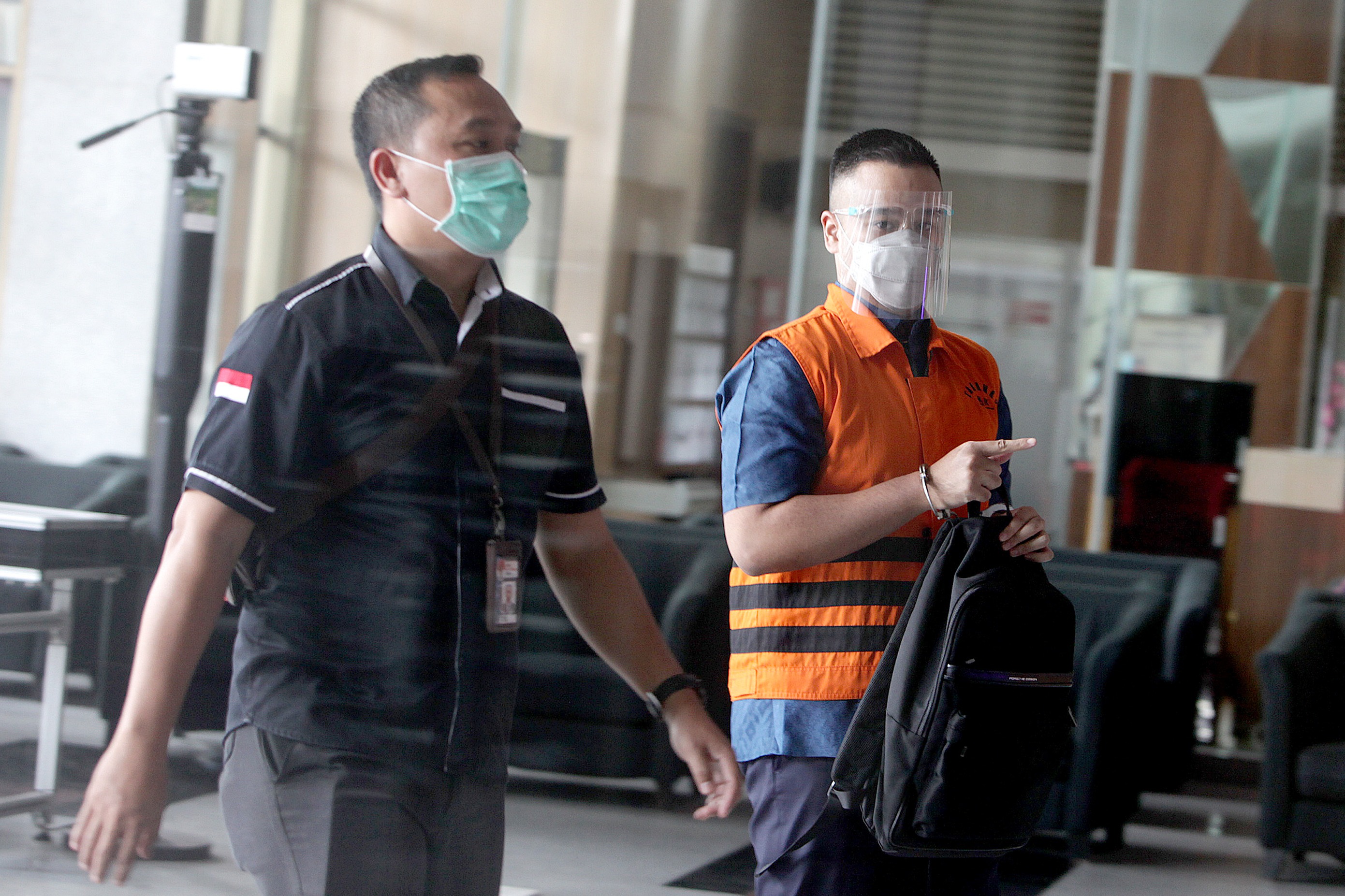 Terdakwa kasus dugaan suap gratifikasi Rezky Herbiyono.