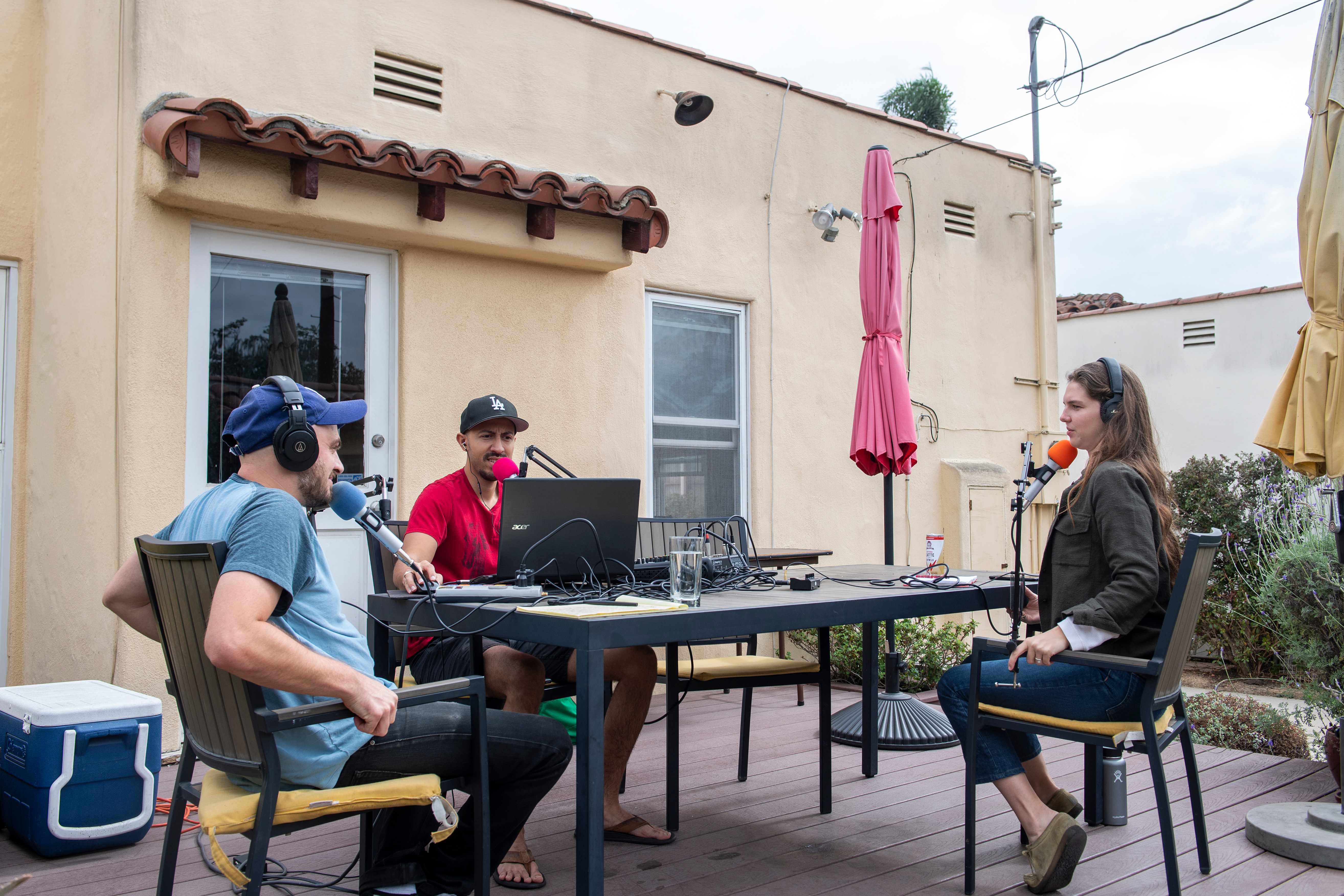 aktivitas podcast (ilustrasi)