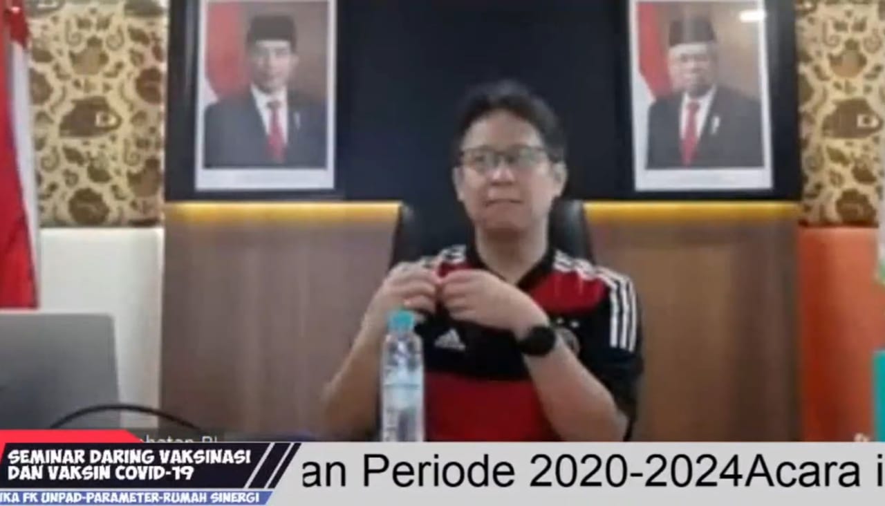 Menteri Kesehatan Budi Gunadi Sadikin saat berbicara dalam Webinar Unpad, Sabtu (9/1).