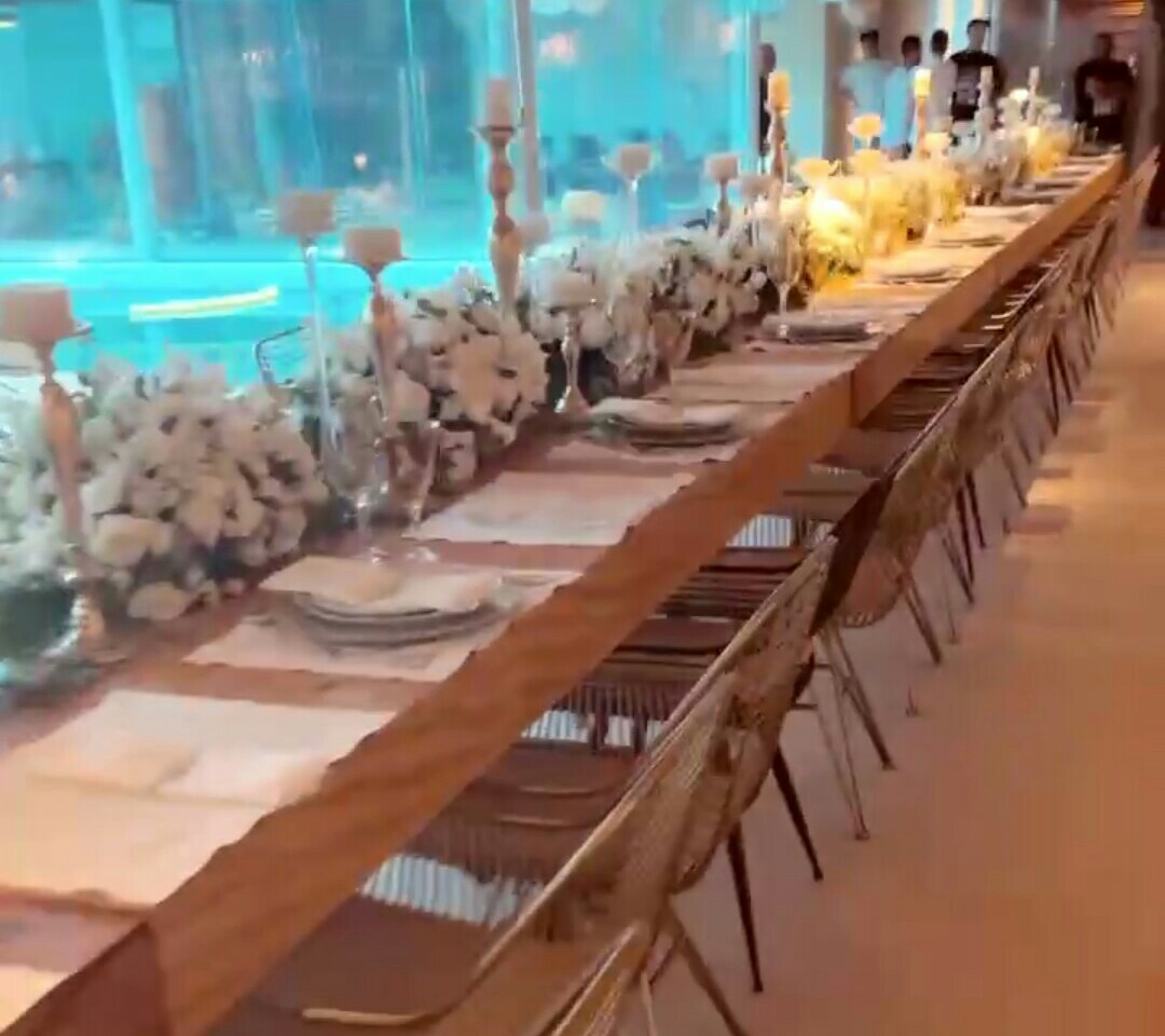 Neymar mengunggah video persiapan makan malam menjelang pergantian tahun di Instagramnya. Ia hanya mengundang 40 tamu.
