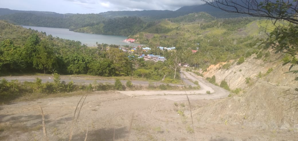 Jalan menuju kota Distrik Depapre di wilayah Kabupaten, Jayapura, Provinsi Papua.  