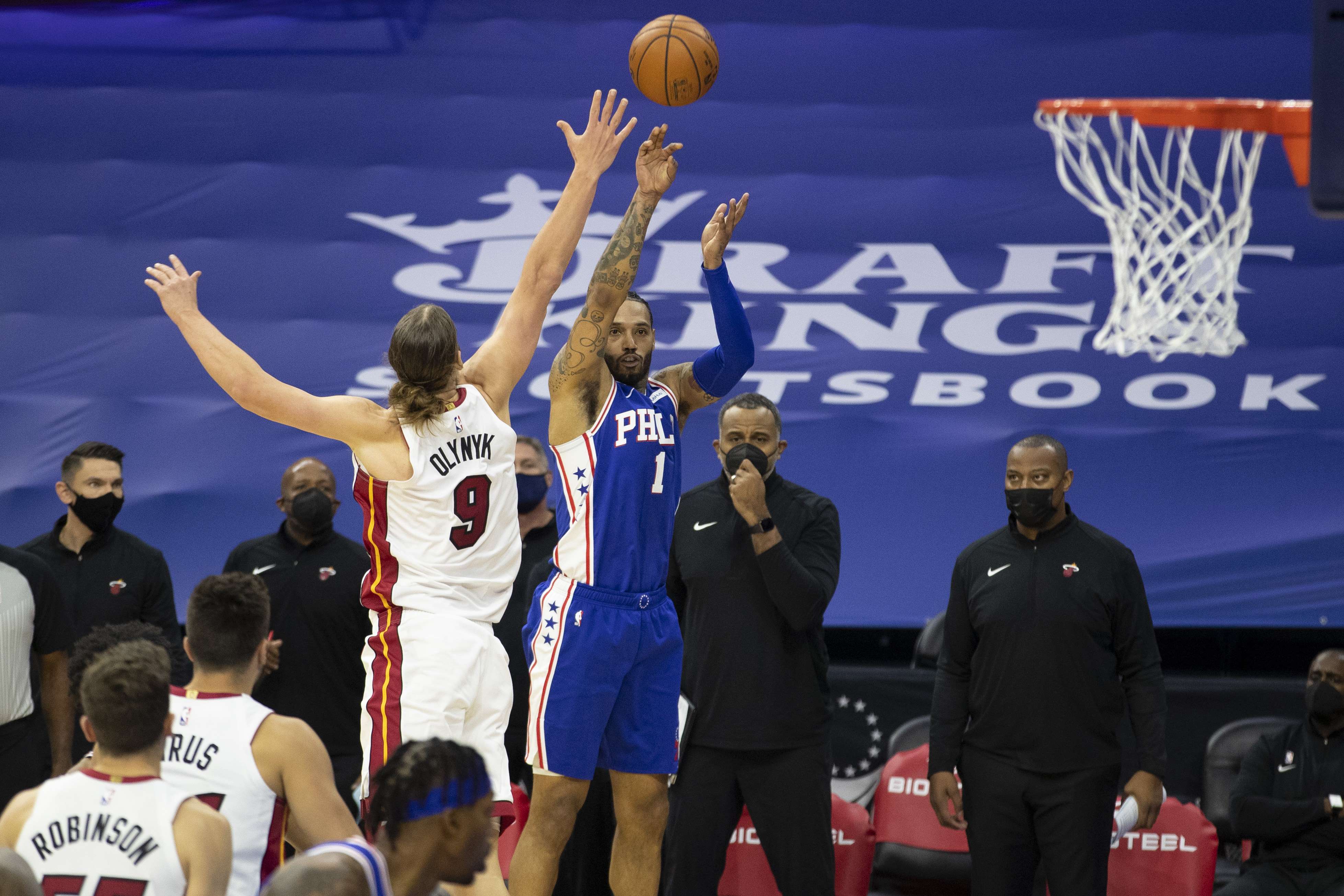 Laga NBA antara Philadelphia 76ers dan Miami Heat