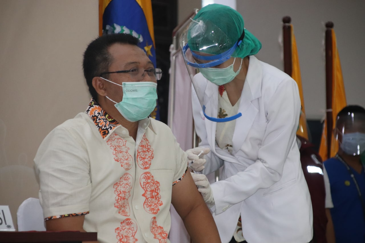 Divaksin, Gubernur NTB Yakinkan Vaksin Aman dan Halal