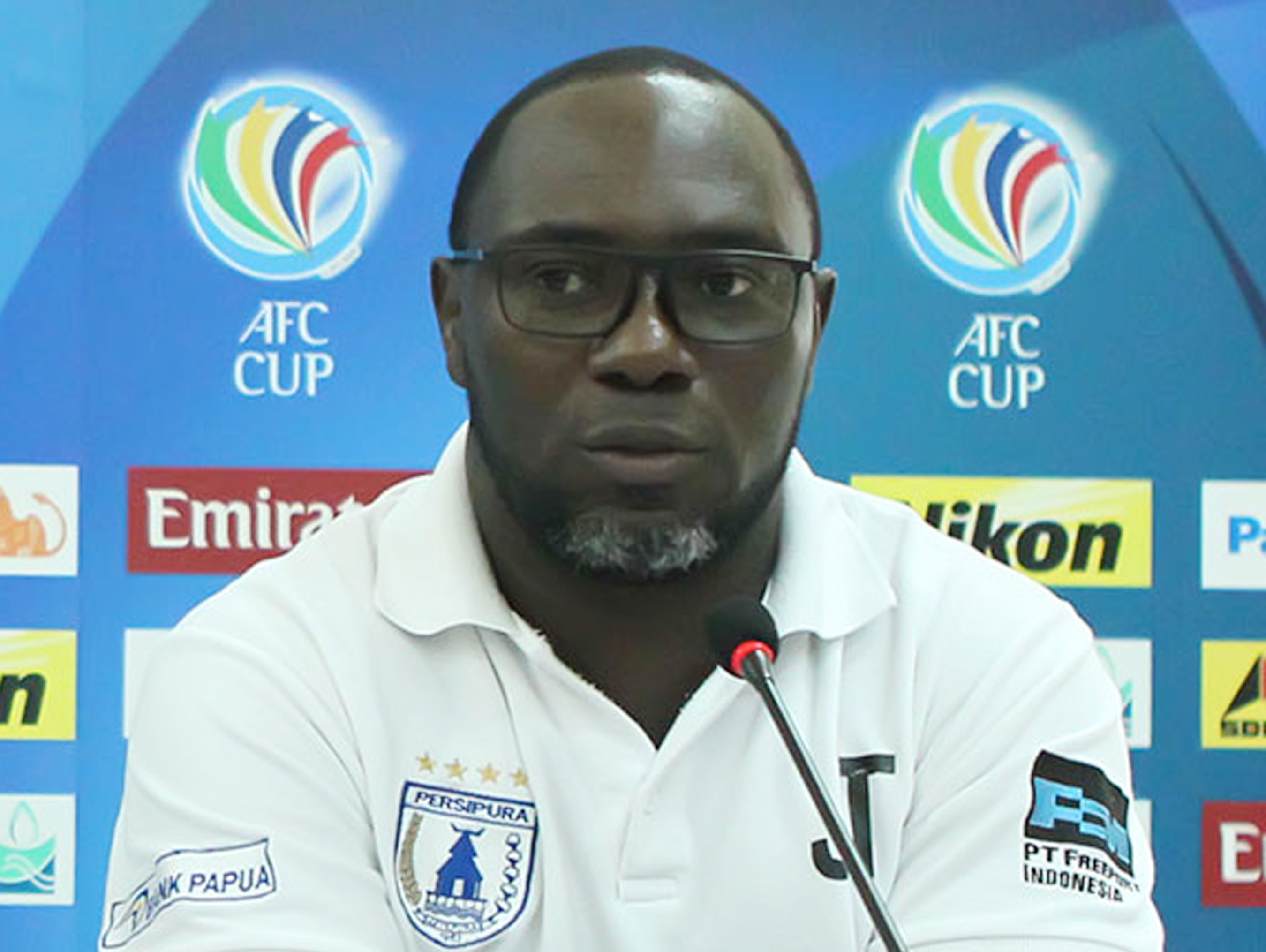 Pelatih Persipura Jayapura, Jacksen F. Tiago, enggan menanggapi soal persiapan skuadnya menuju Piala AFC 2021.