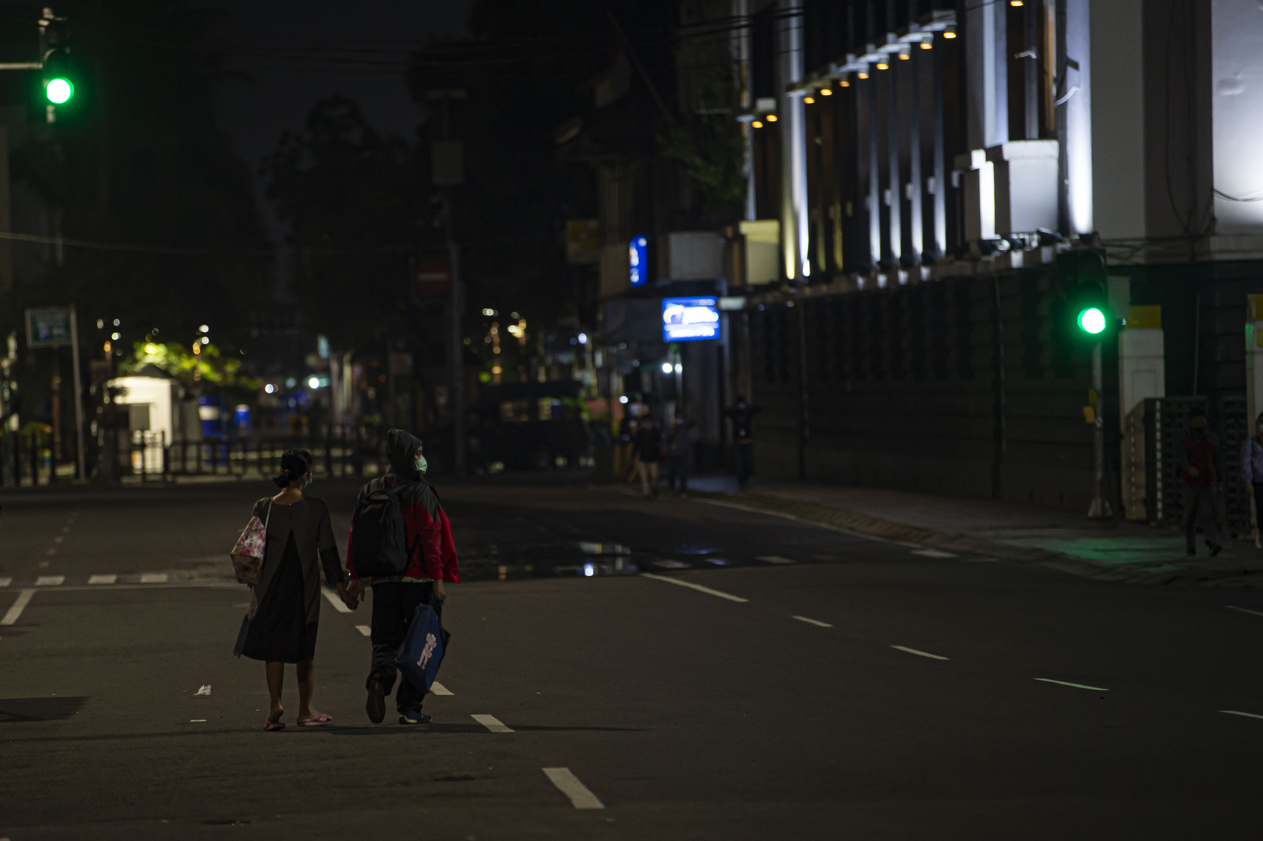 PPKM DKI Dilonggarkan, Aktivitas Luar Rumah Hingga Pukul 20.00