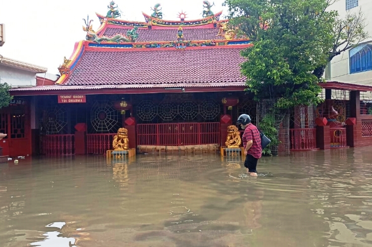 Belasan Ribu Warga Terdampak Banjir Pekalongan yang Sulit Surut