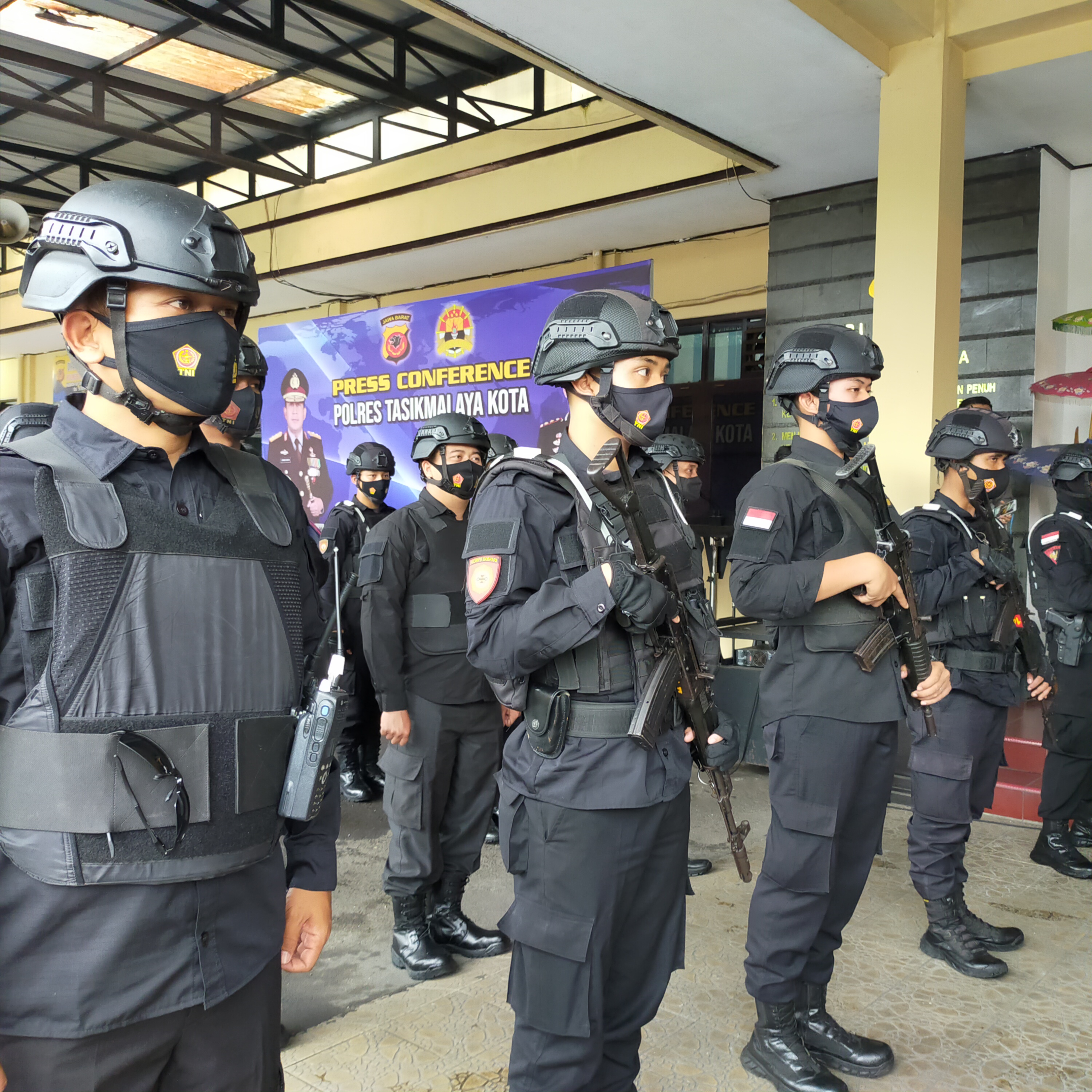 Petugas Siap Tembak Penjahat Jalanan di Tasikmalaya
