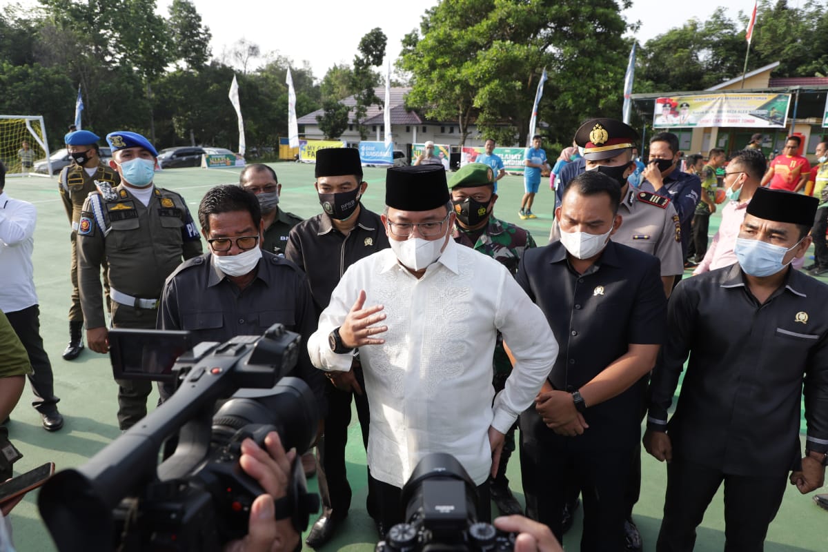  Bupati Muba Dodi Reza Alex saat meresmikan Sport Center di Halaman Kantor Lurah Babat Kecamatan Babat Toman, Jumat (22/1/2021).