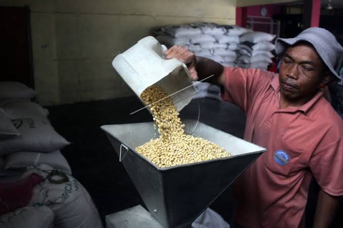 Pengrajin tempe dan tahu