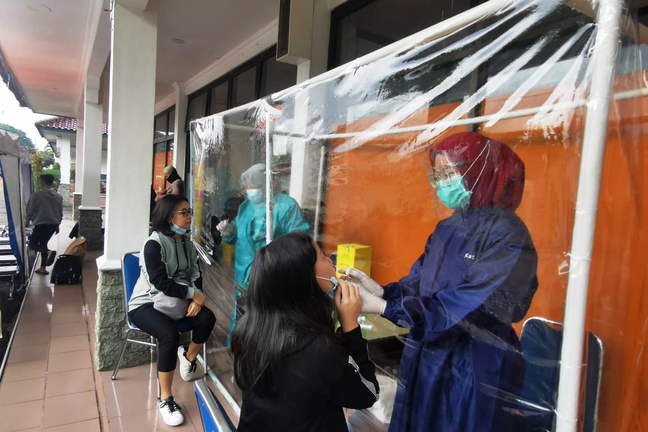 Stasiun Kertapati Minta Penumpang Jalani Rapid Tes Antigen