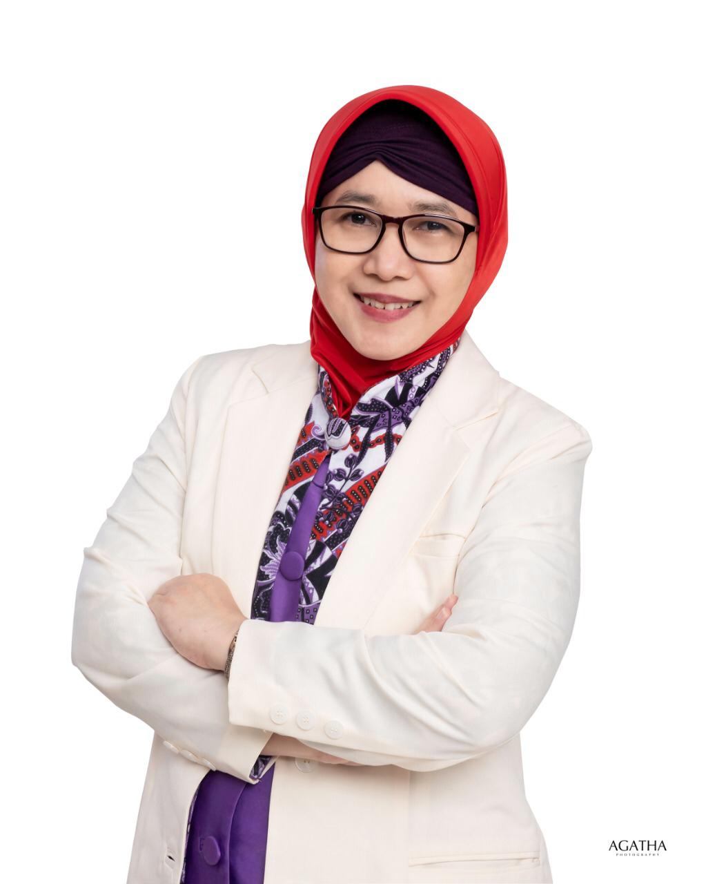 Guru Besar Fakultas Farmasi UGM, Prof DR Zullies Ikawati, Apt 