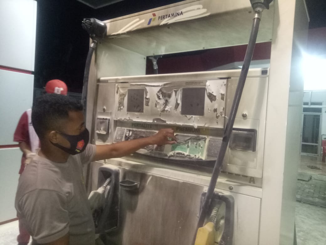 Dispenser BBM di SPBU yang terbakar.