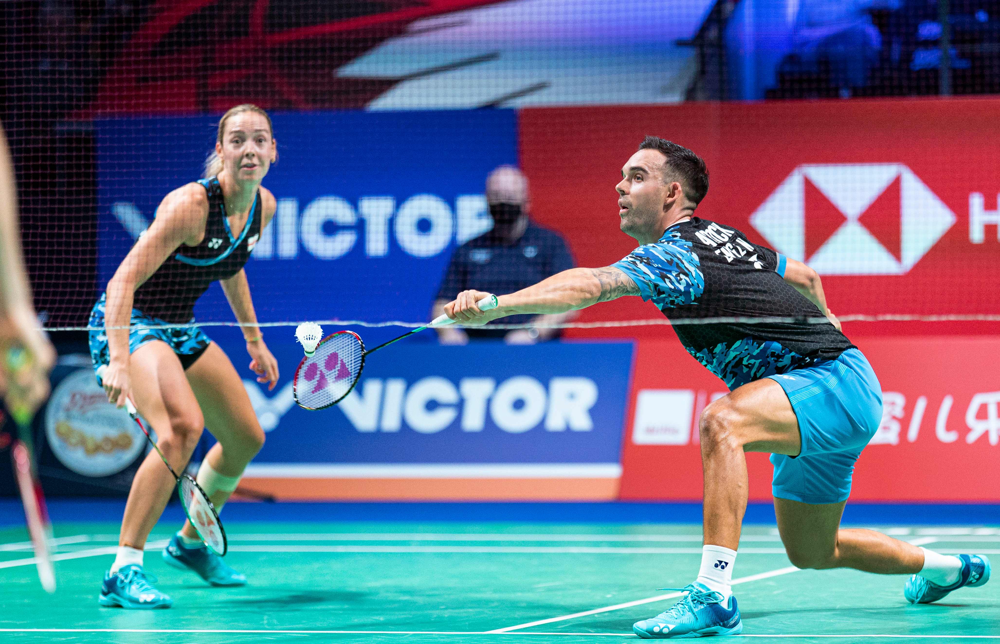 Ganda campuran Inggris Gabrielle Adcock (kiri) dan Chris Adcock.