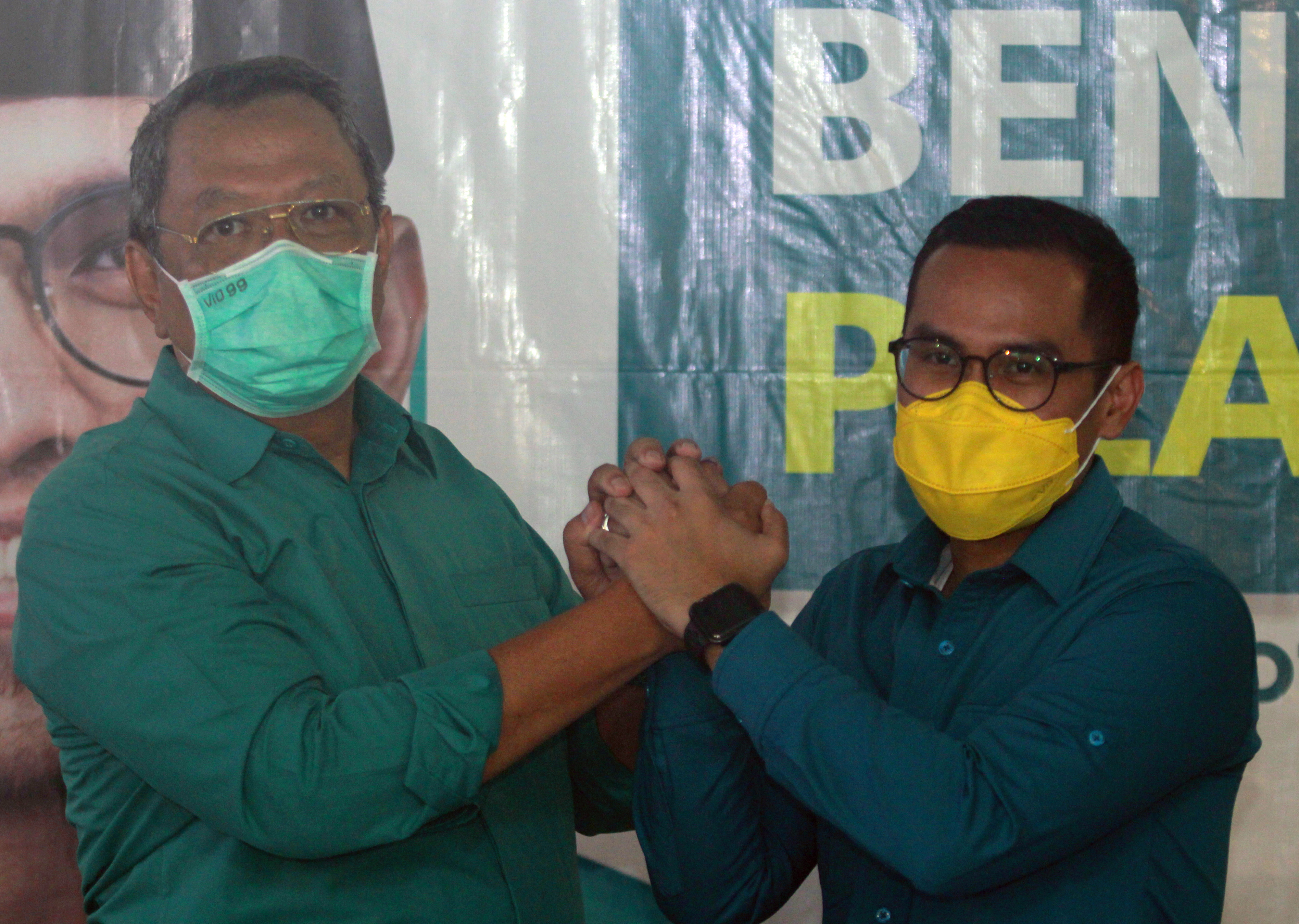  Calon Wali kota Tangerang Selatan Benyamin Davnie (kiri) dan calon Wakil Wali kota Pilar Saga Ichsan (kanan).