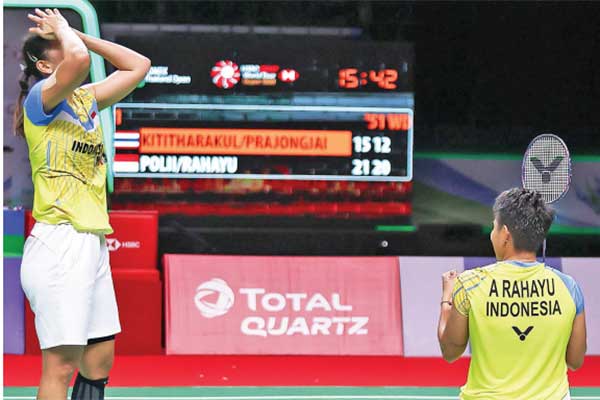 Ganda putri Indonesia Apriyani Rahayu (kanan) dan Greysia Polii  