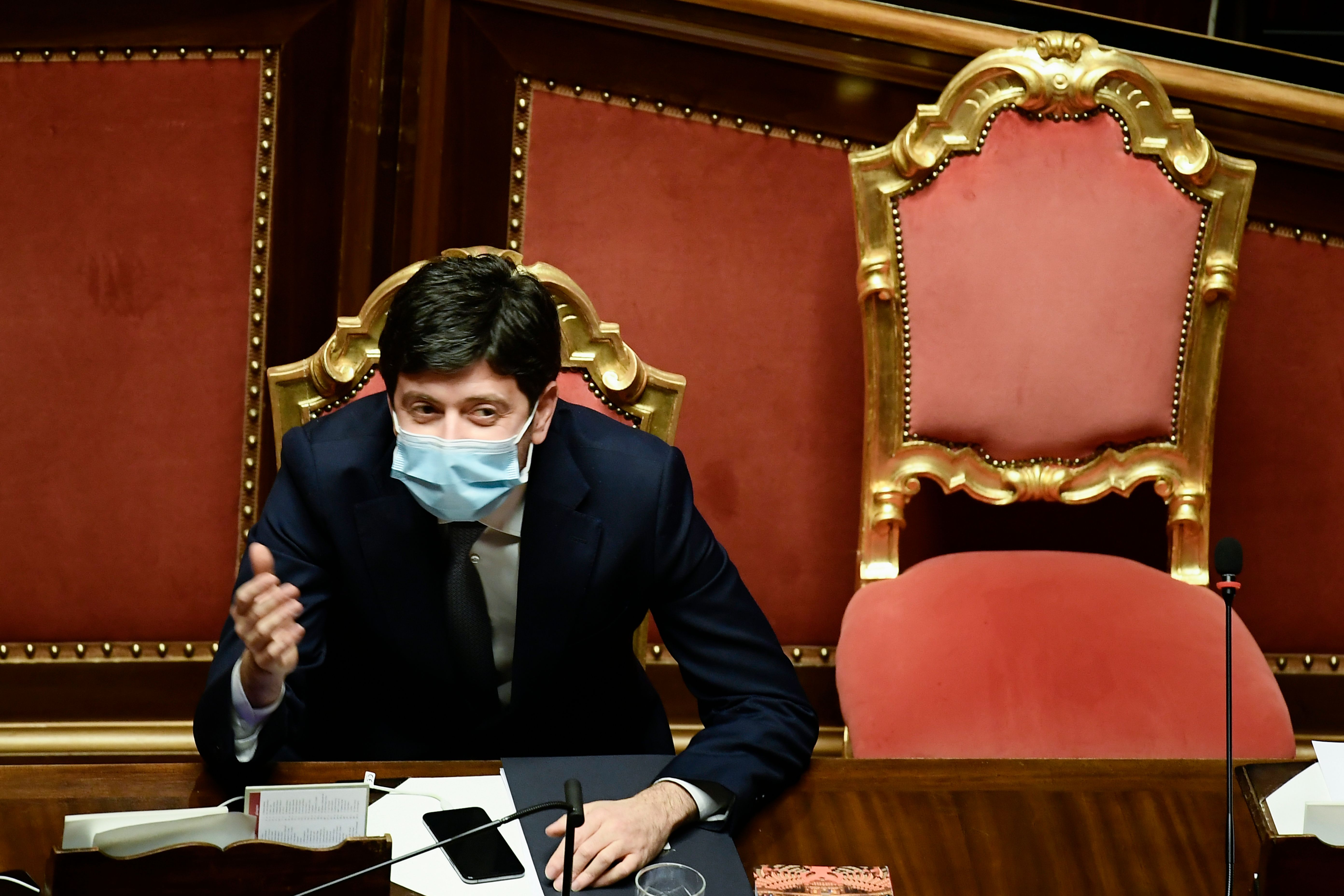 Menteri Kesehatan Italia Roberto Speranza mengatakan  Italia menangguhkan penerbangan dari Brasil.