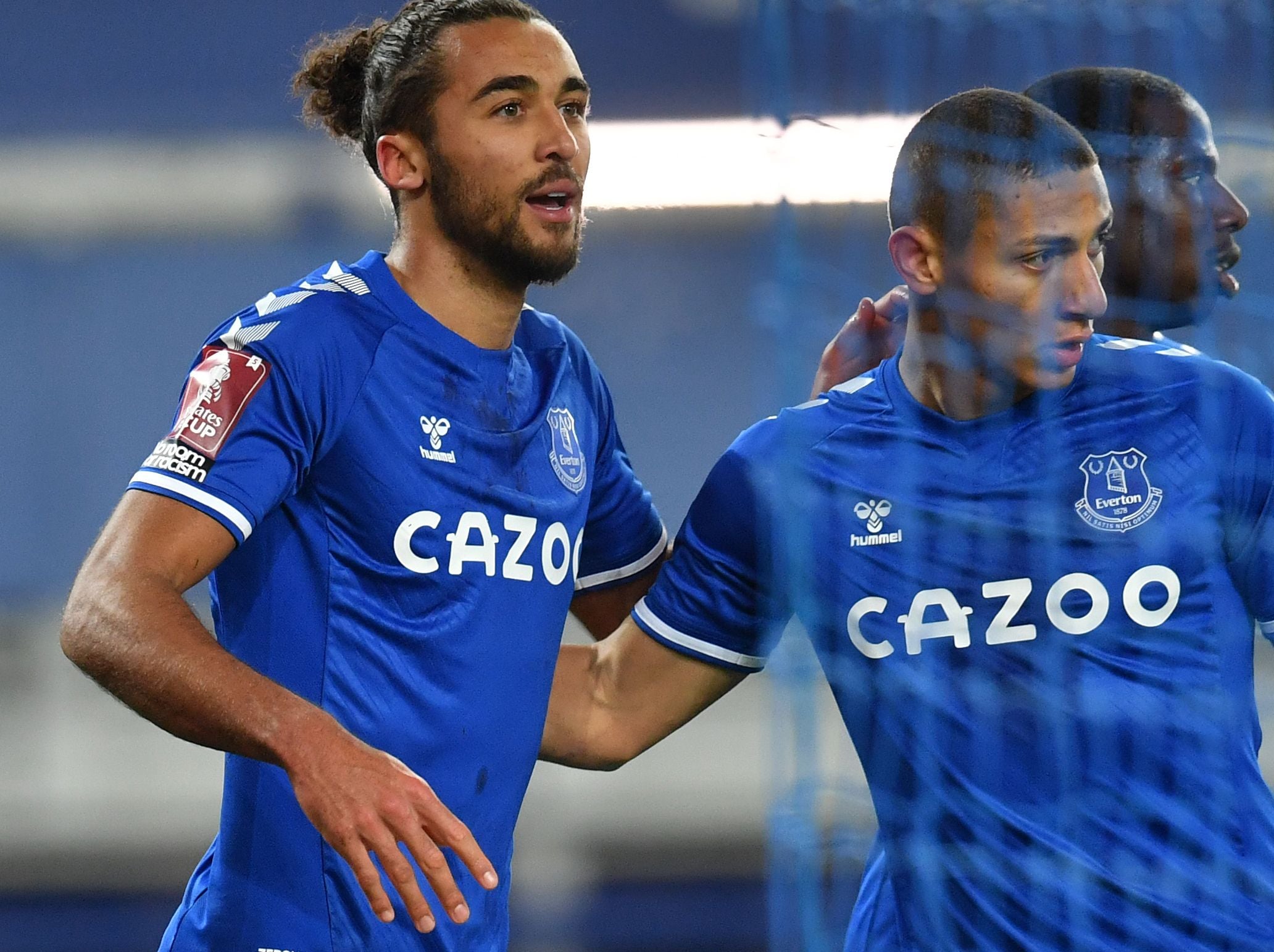 Penyerang Everton Dominic Calvert-Lewin melakukan selebrasi usai mencetak gol ke gawang Sheffield Wednesday di laga Piala FA.