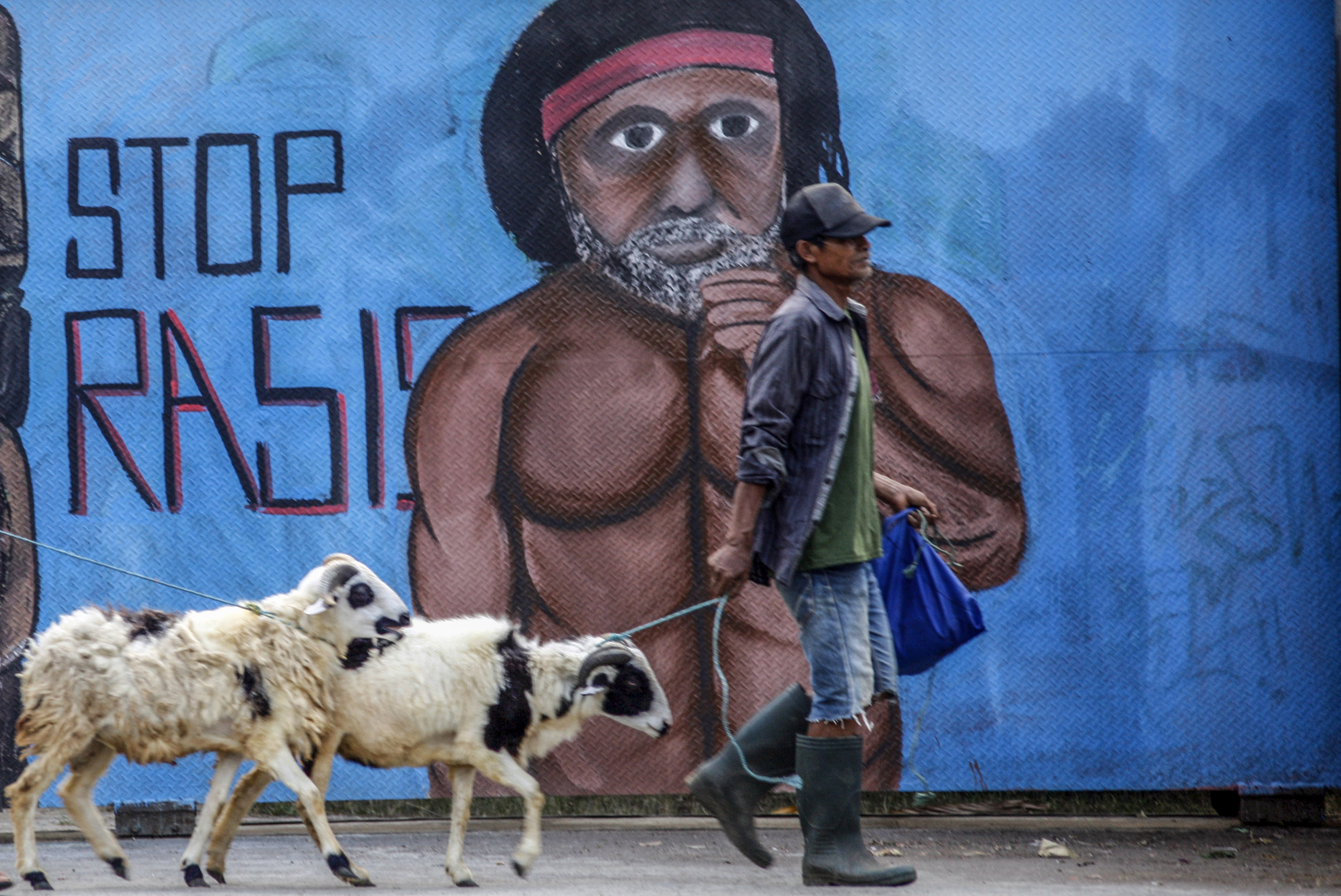 Mural menolak rasisme