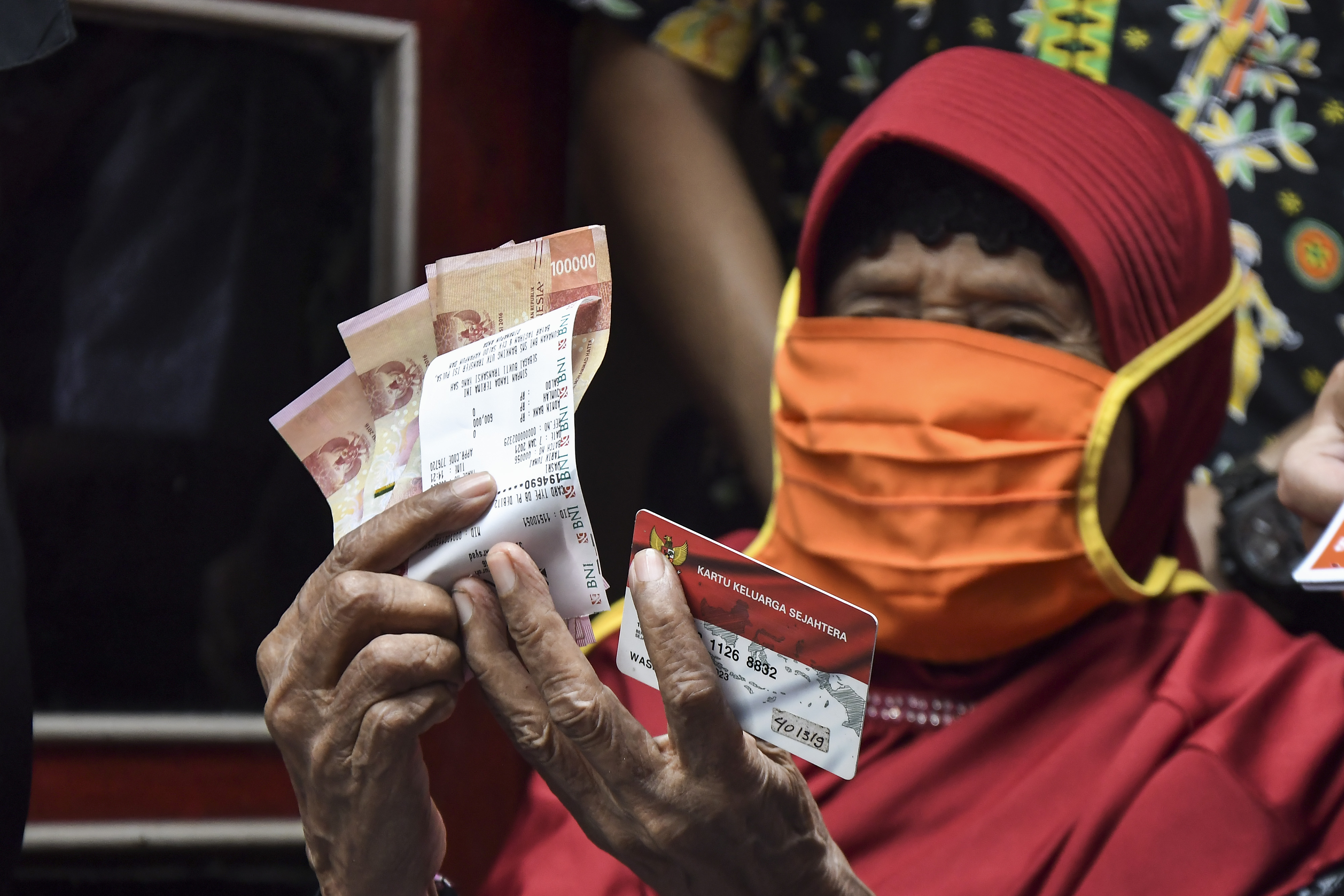 Bantuan Sosial Tunai Mulai Disalurkan di Jakarta Timur