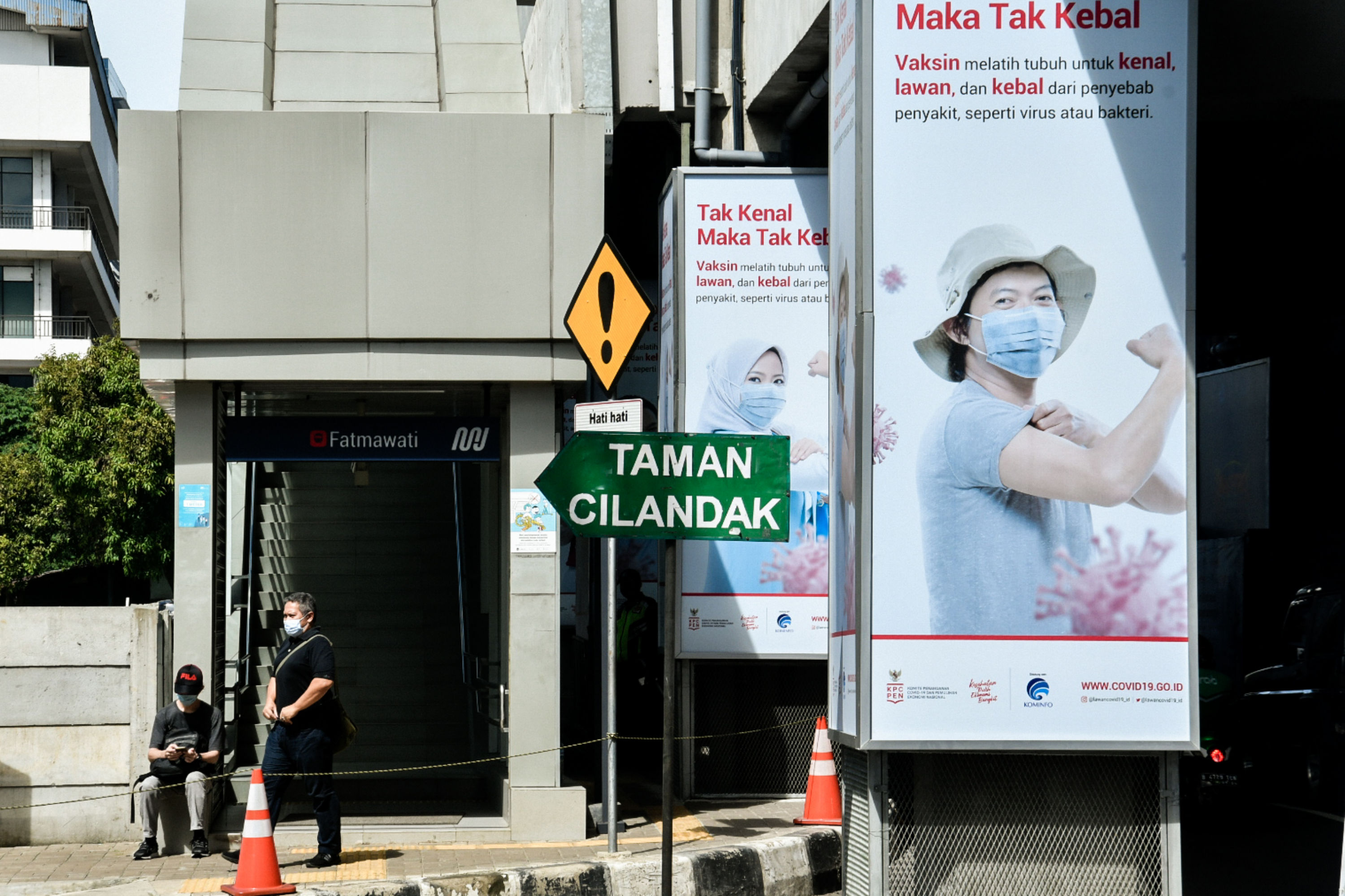 Baliho sosialisasi Vaksin di Jakarta