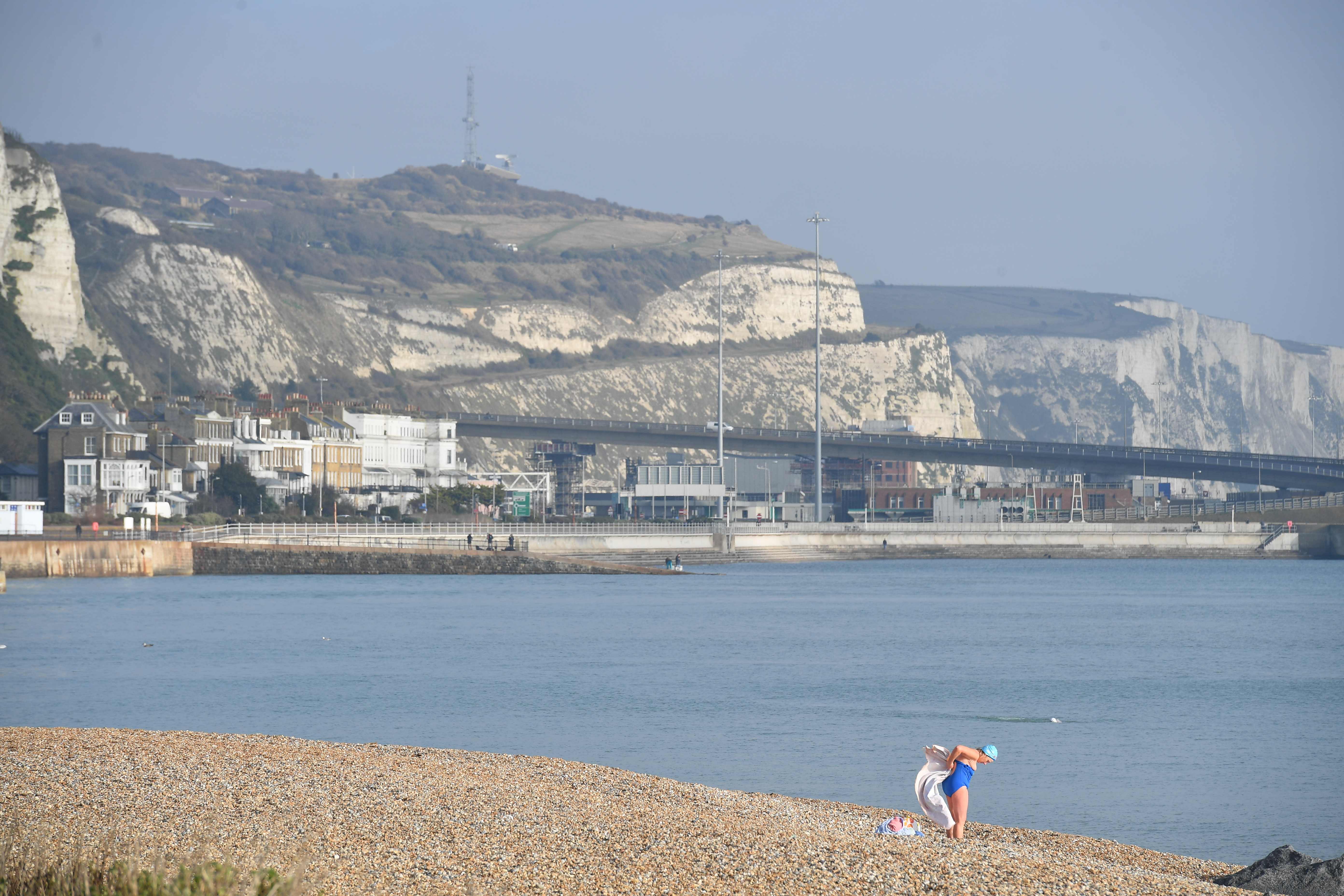 Pelabuhan Dover yang jadi pintu masuk ke Inggrs melalui laut dari bgian utara Prancis