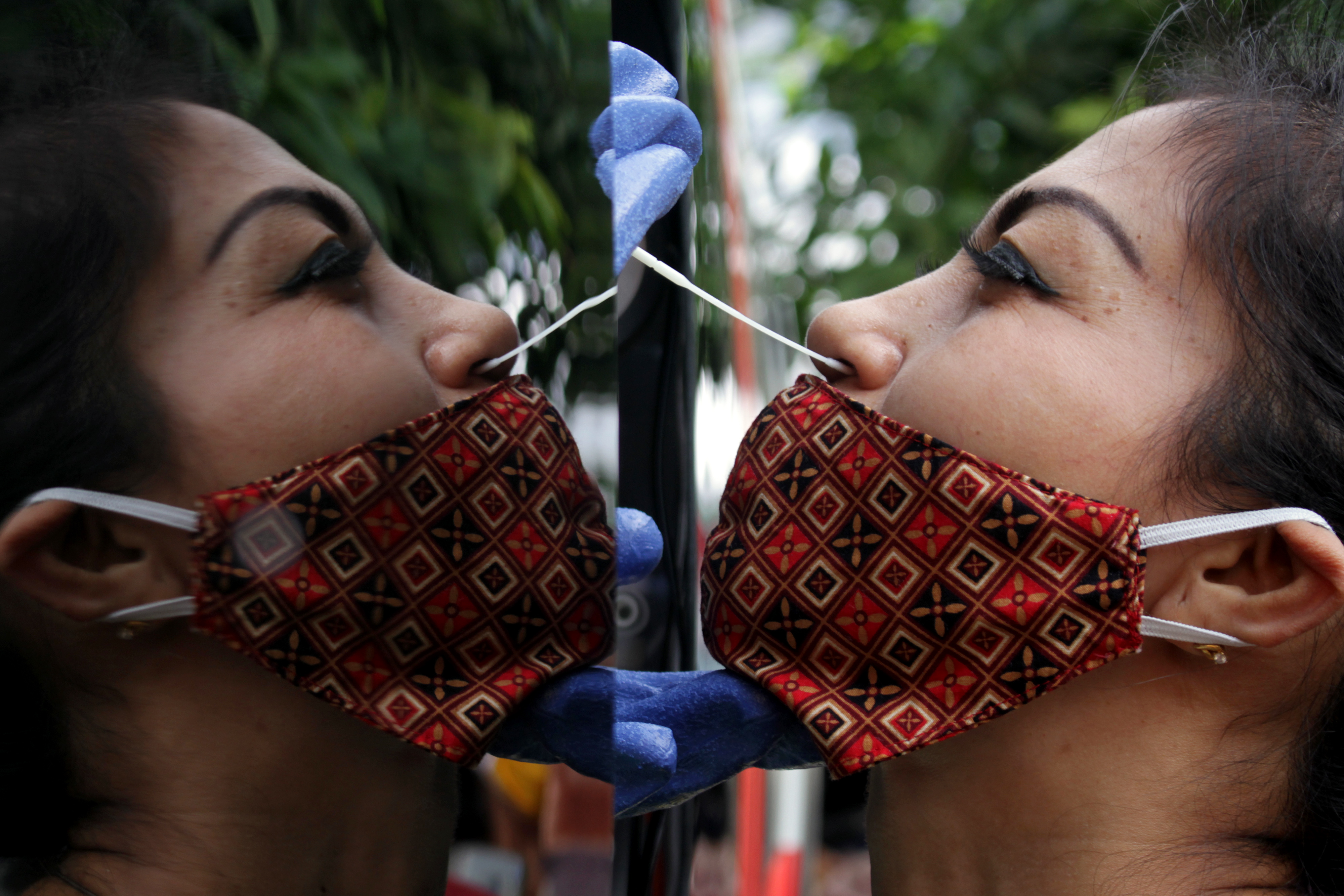 Terminal Bus Kalideres membuka posko test antigen Covid-19 gratis bagi penumpang dan pengemudi bus di terminal selama PPKM.