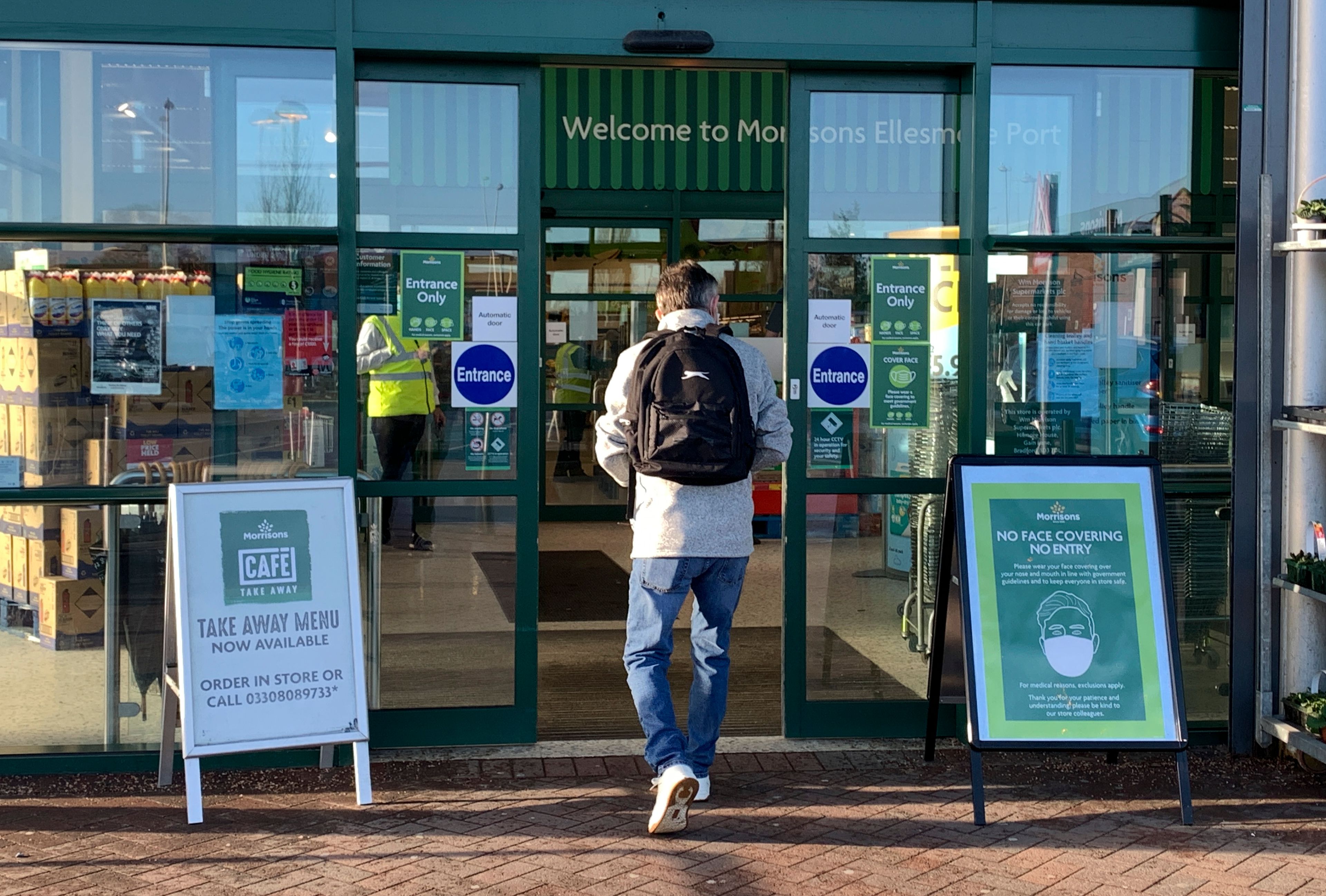 Mantan Menkes Inggris Minta Warga Gunakan Masker Medis