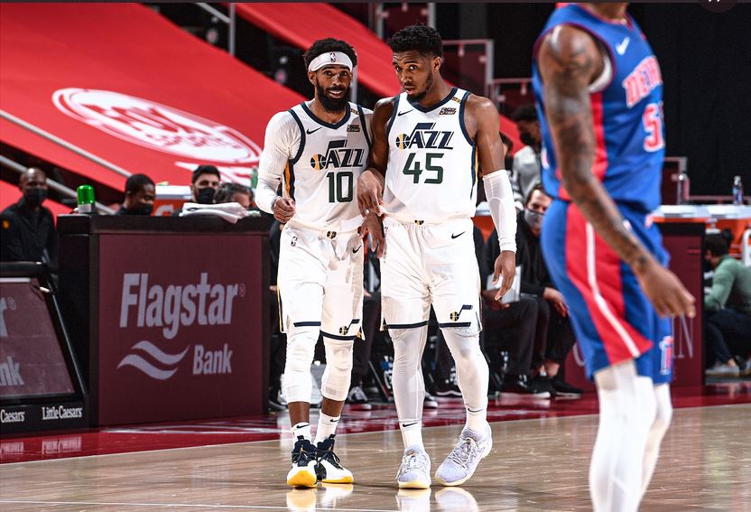 Laga NBA antara Utah Jazz dan Detroit Pistons.