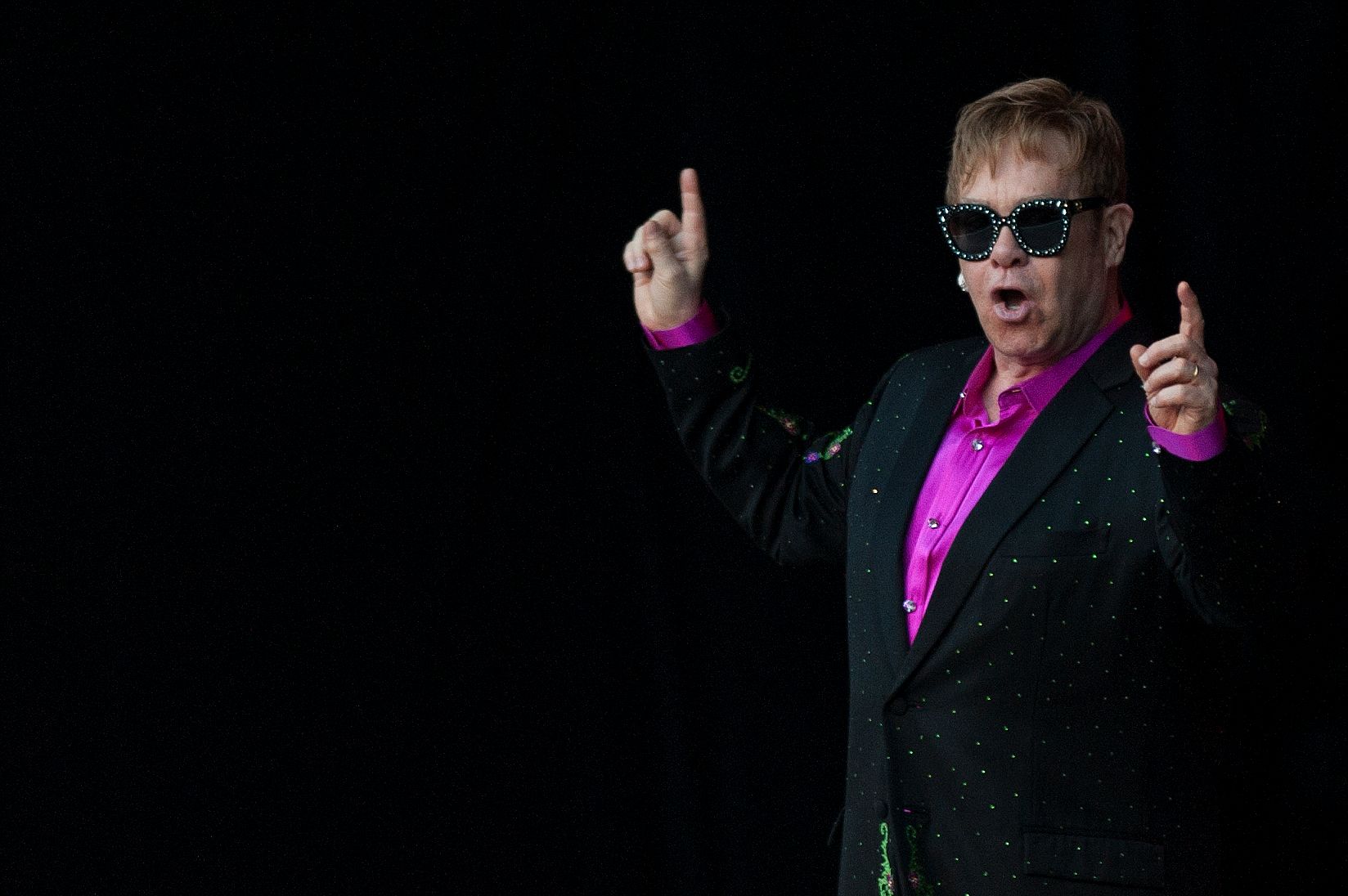 Sir Elton John, salah seorang musikis yang ikut menandatangani surat terbuka untuk pemerintah Inggris