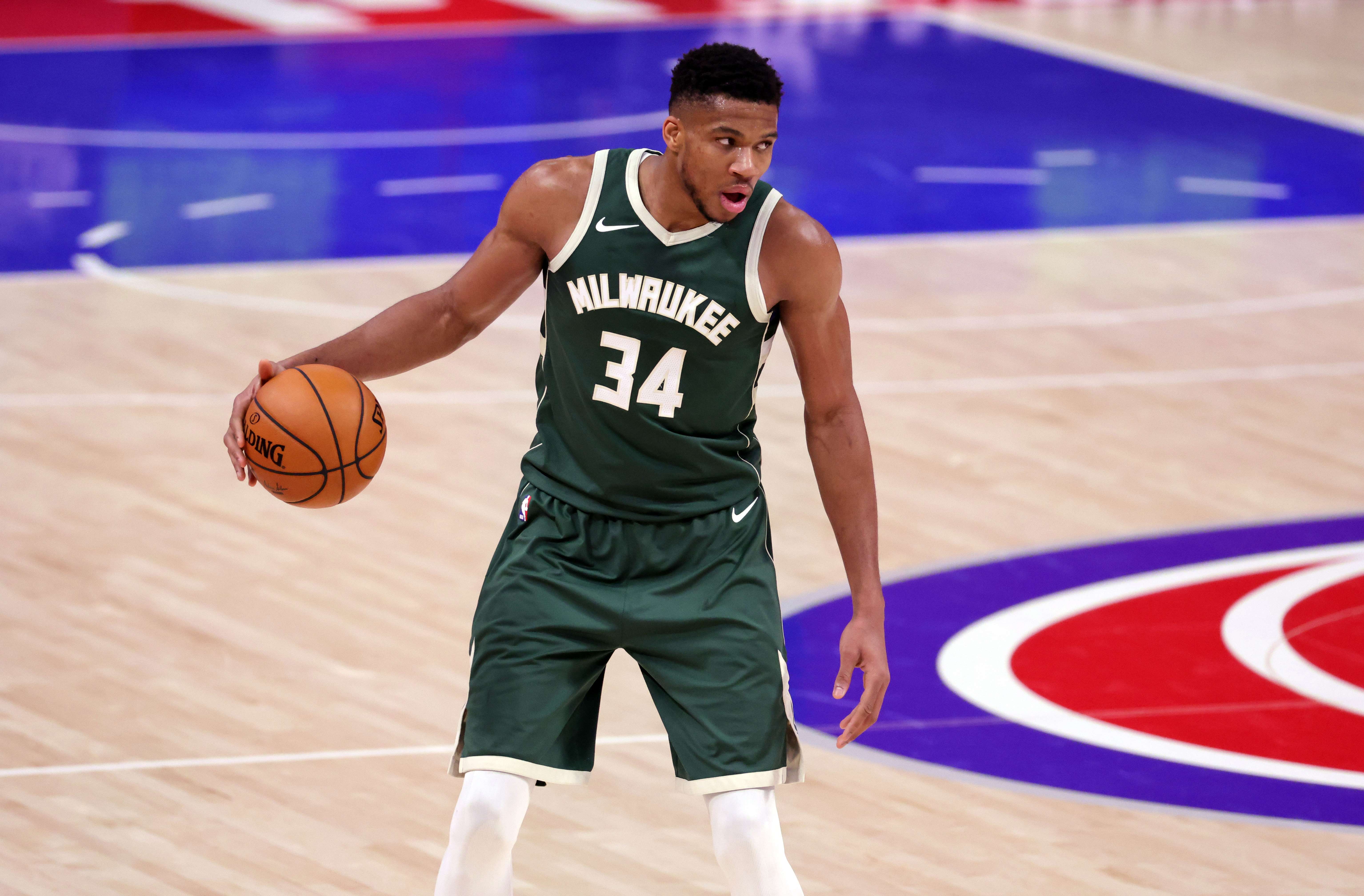 Antetokounmpo Bawa Bucks Bungkam Mavericks