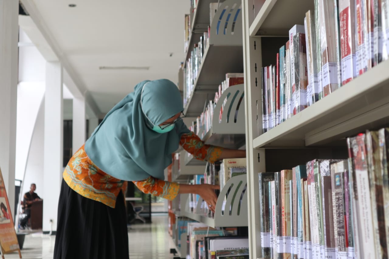 Patuh tanpa Sentuh di Perpusda  Temanggug