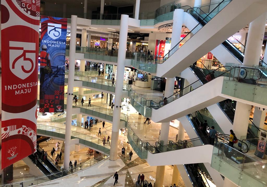 Suasana pusat perbelanjaan di Jakarta di tengah pandemi