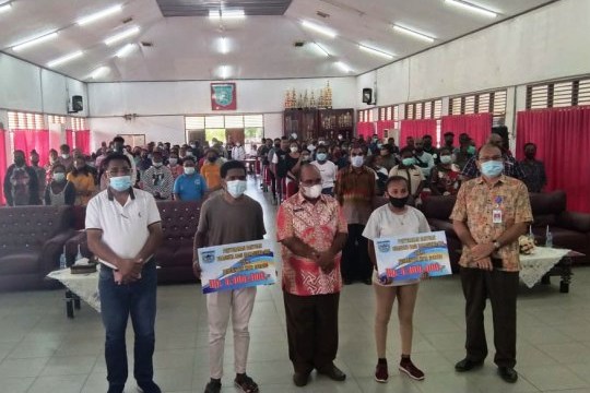 Para mahasiswa Moi penerima beasiswa. 