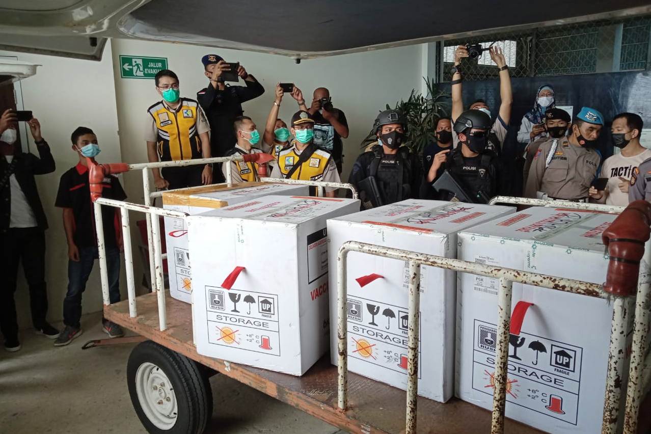 Vaksin Covid saat tiba di Babel.