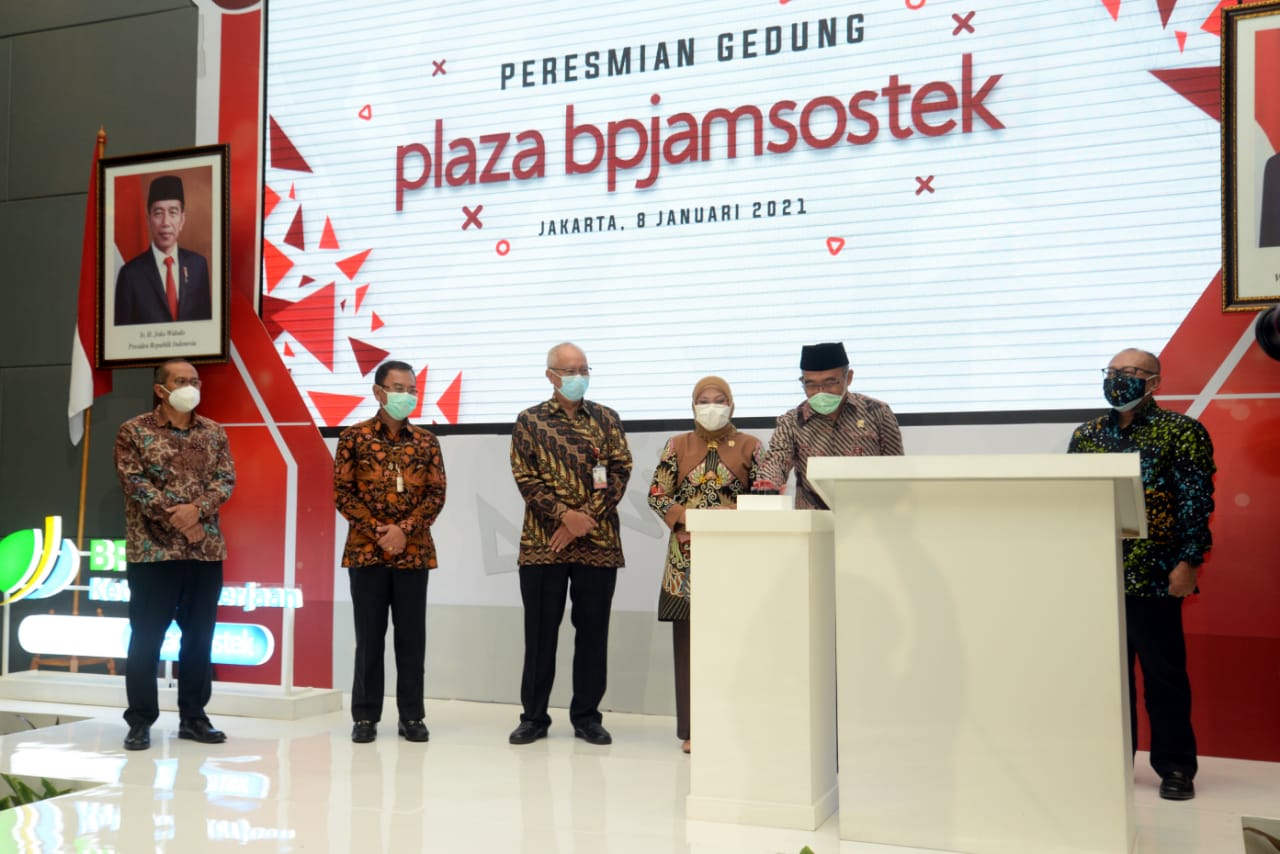 Peresmian Gedung Plaza BPJAMSOSTEK yang bertempat di Jalan HR Rasuna Said, Kuningan, Jakarta, Jumat (8/1). 