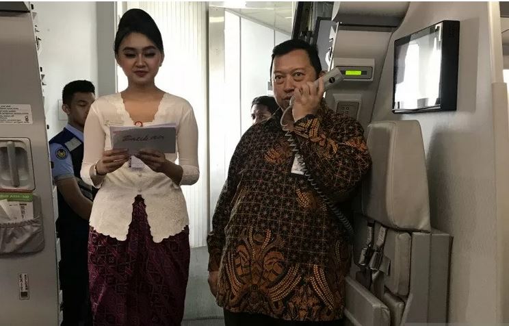 Direktur Utama Batik Air Achmad Luthfie (kanan)
