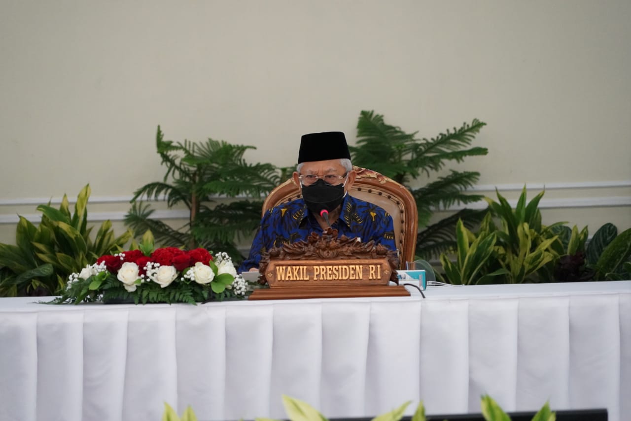 Wakil Presiden Ma'ruf Amin saat memimpin rapat tentang percepatan pembangunan kesejahteraan di Provinsi Papua dan Papua Barat, Kamis (28/1).