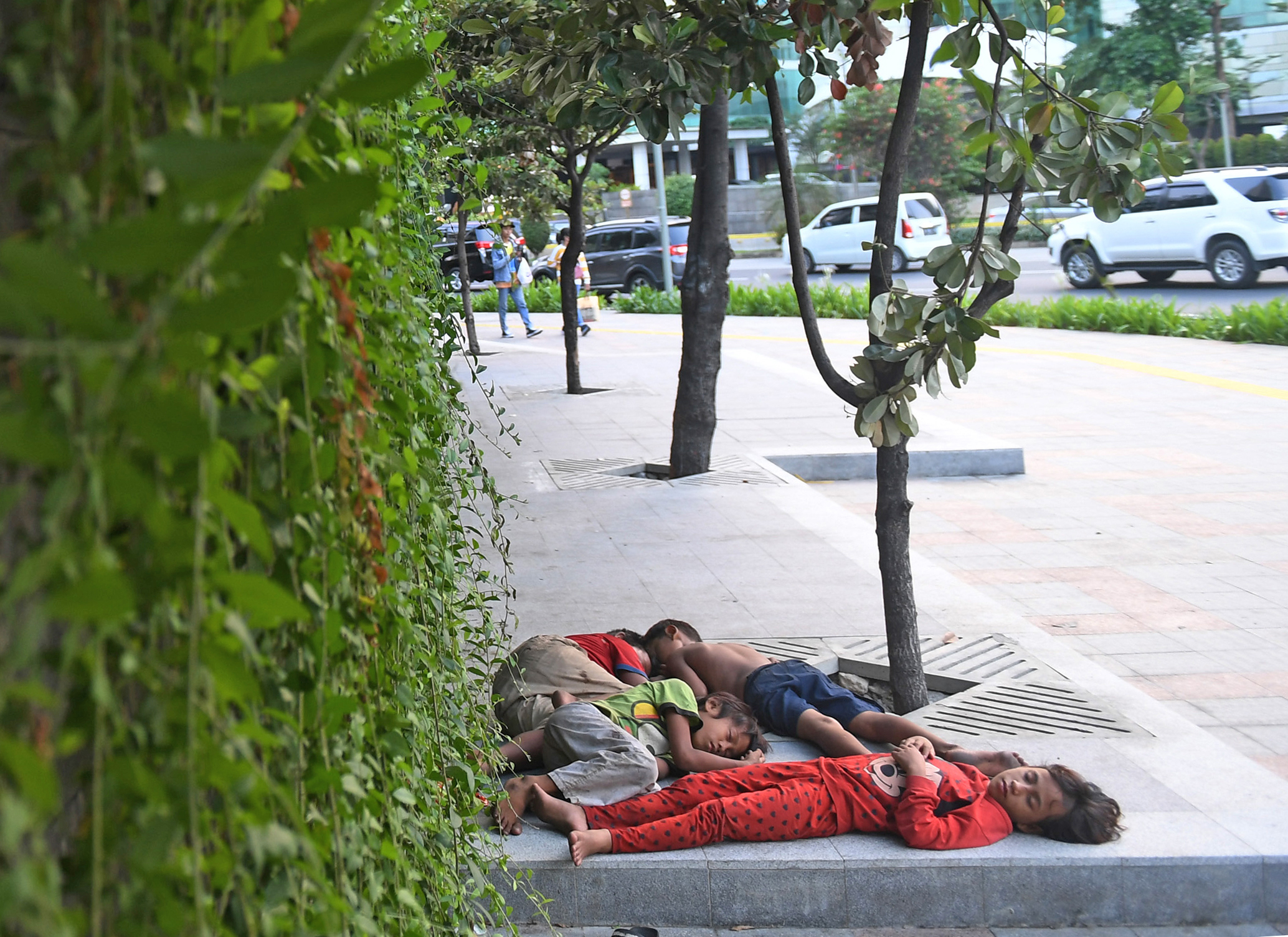 Anak yang tumbuh besar di jalanan tanpa pengawasan rentan terseret ke dunia kriminalitas dan menjadi korban kekerasan fisik dan seksual.