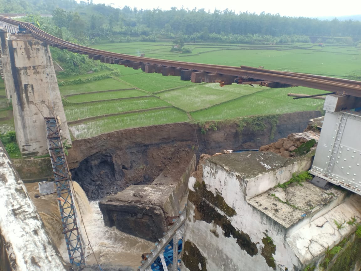 Jembatan di Brebes Putus, Perjalanan Sejumlah KA Terganggu
