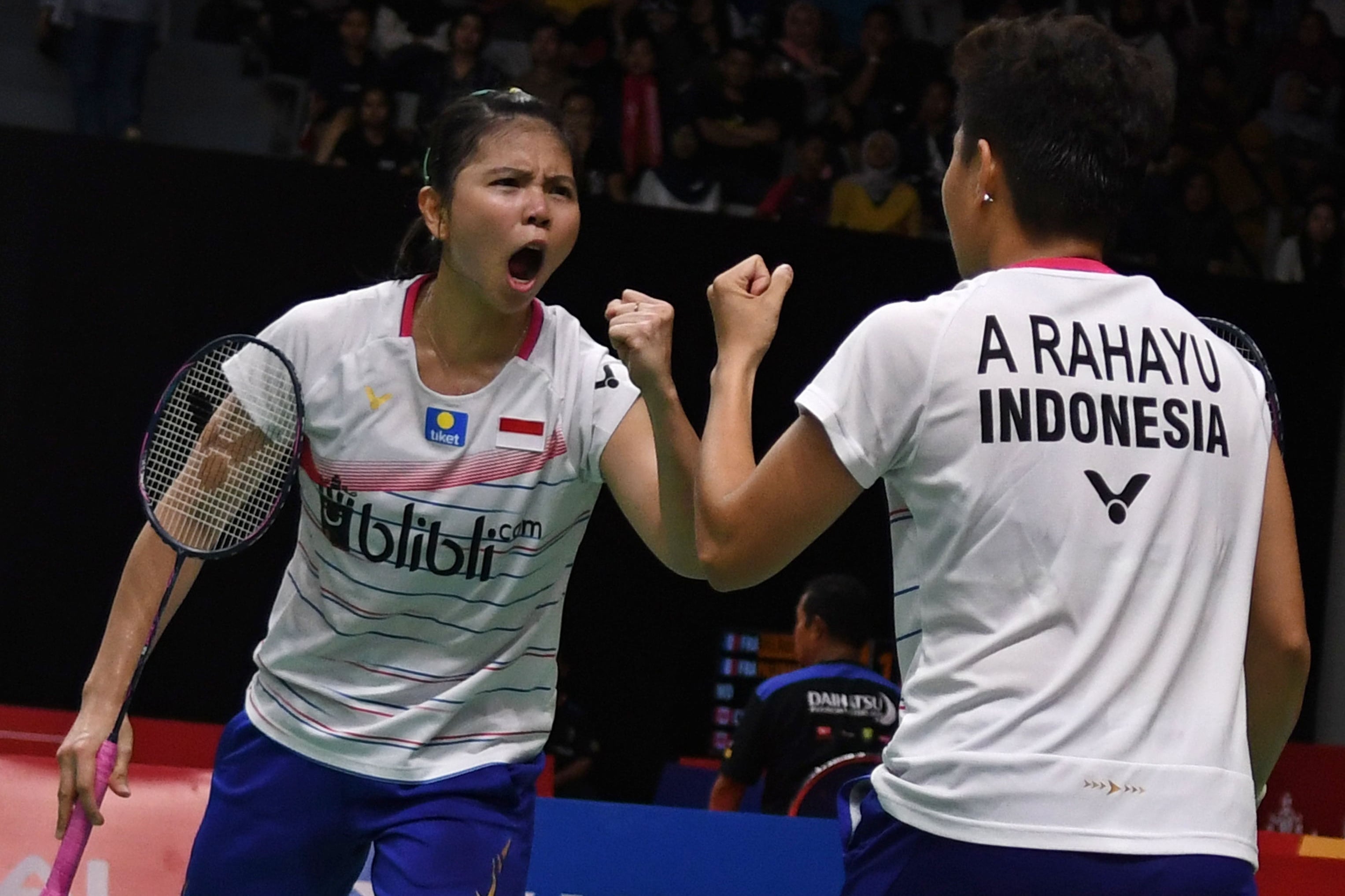 Pebulu tangkis ganda putri Indonesia Greysia Polii (kiri) dan Apriyani Rahayu.