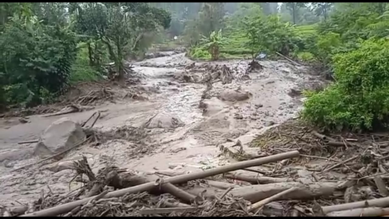 Siang Tadi, Banjir Susulan Terjang Cisarua lagi