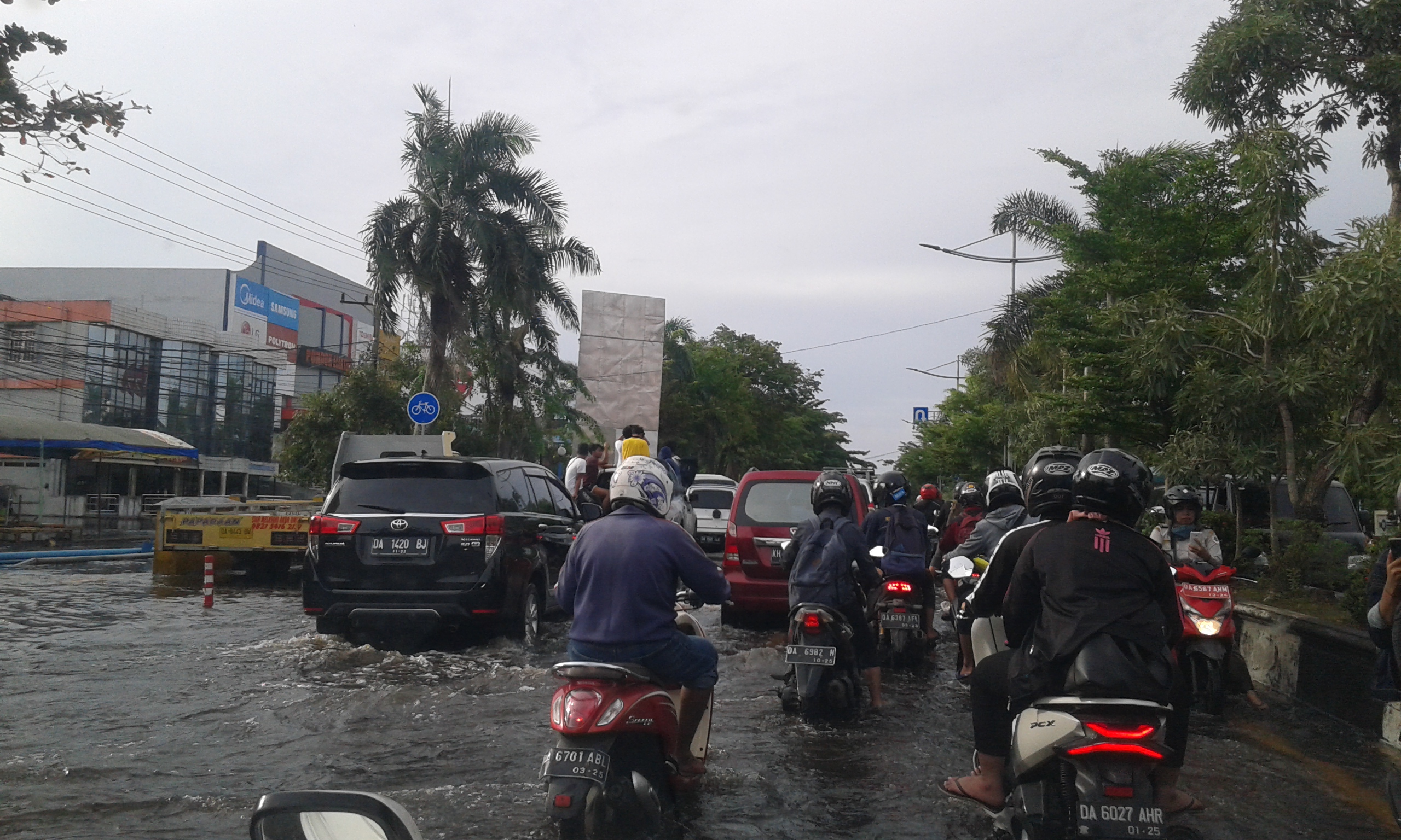 Kondisi banjir di wilayah hilir Kota Banjarmasin, Kalimantan Selatan, Rabu (20/1/2021).