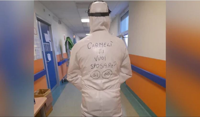 Perawat Italia Lamar Kekasih Pakai APD