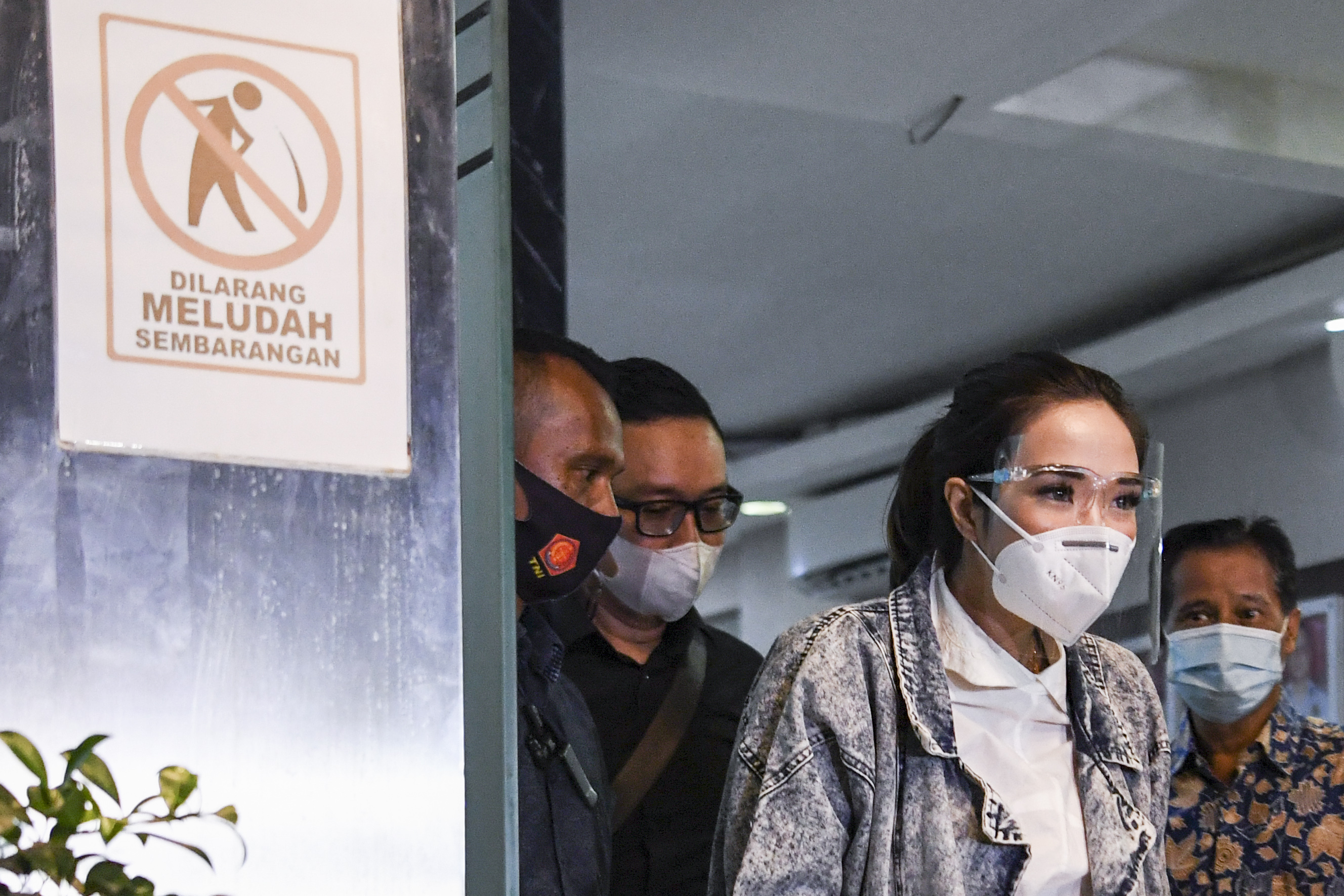 Aktris Gisella Anastasia usai diperiksa penyidik