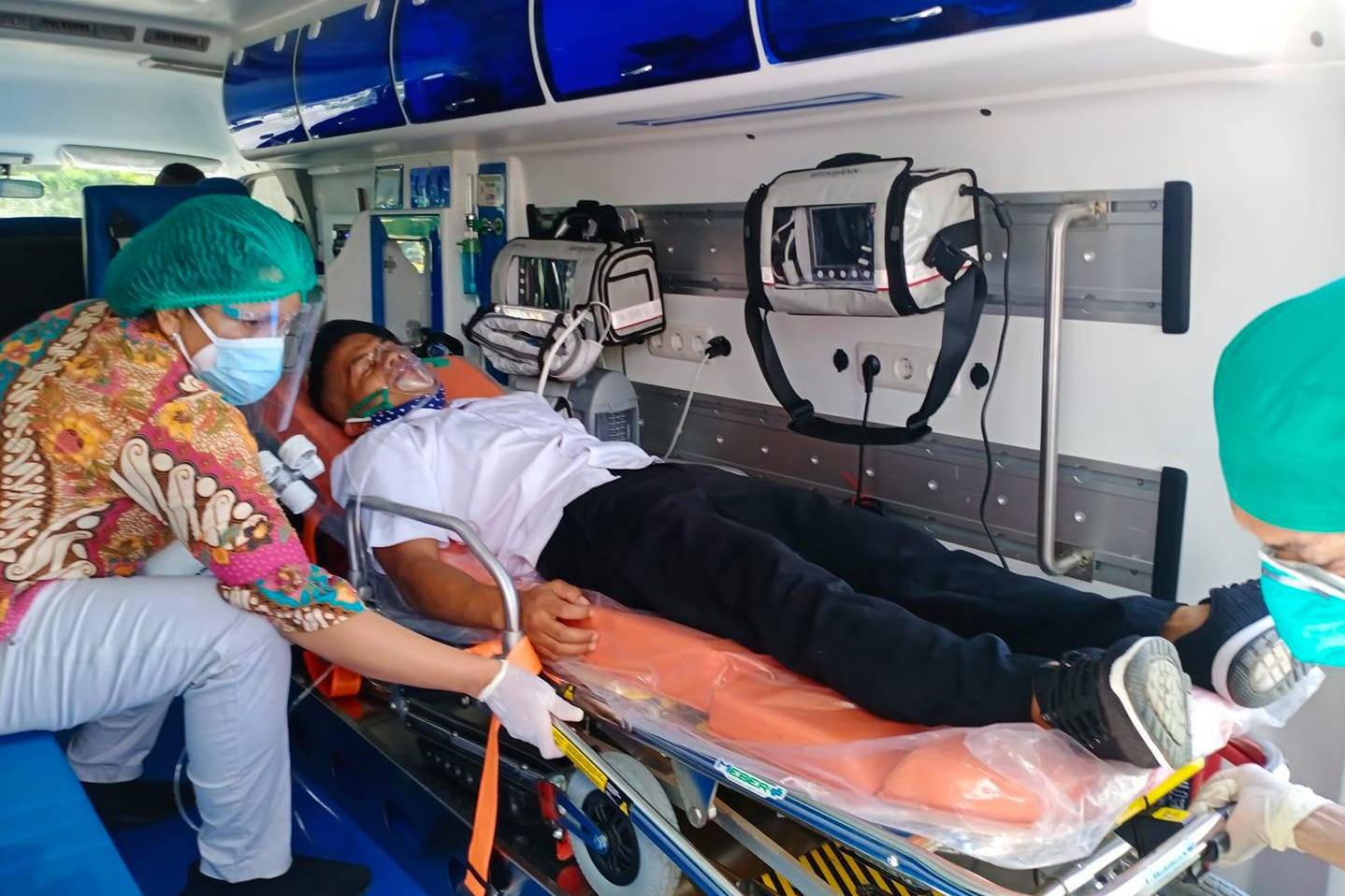 Pemprov NTT menggelar simulasi vaksinasi covid-19 di halaman kantor gubernur Jalan El Tari Kupang, Rabu (13/1).