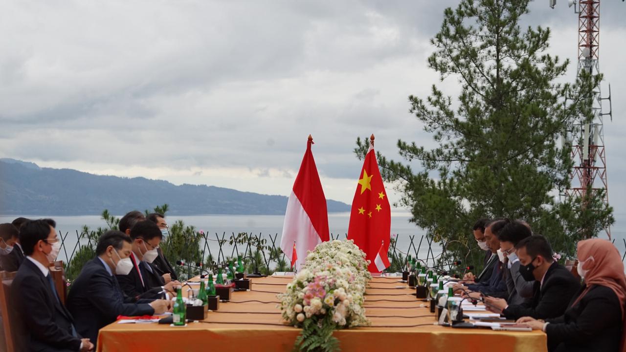 Penandatanganan nota kesepahaman (MoU) mengenai kerja sama Two Countries Twin Parks yang berlangsung di Simalungun, Sumatra Utara.