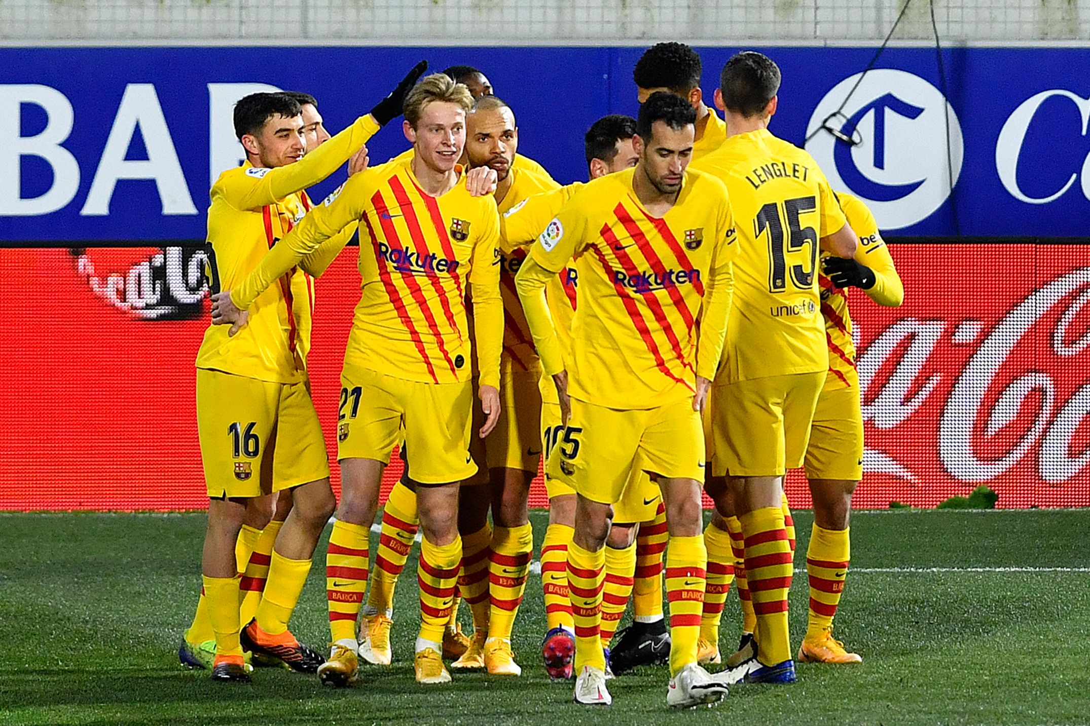 Para pemain Barcelona melakukan selebrasi usai mencetak gol ke gawang lawan.